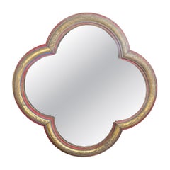 Miroir d'église français du XIXe siècle, en bois polychrome et doré, à motifs en quadrilobe