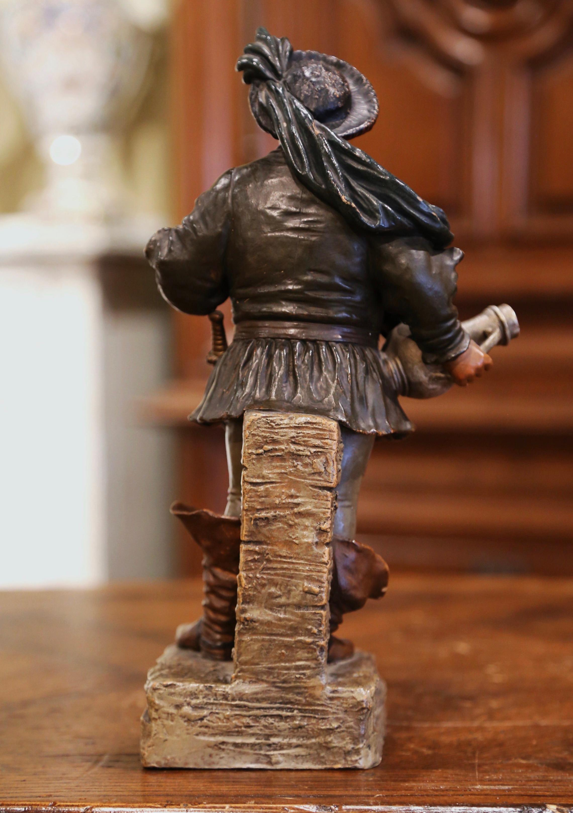 Français Figurine de bouffon de bière Musketeer en terre cuite polychrome du 19ème siècle français
