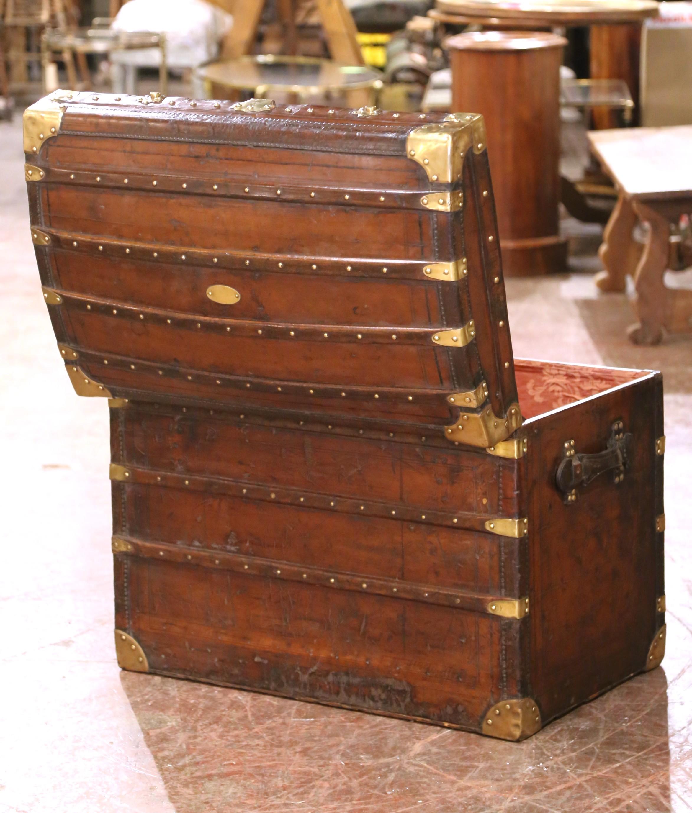 19th Century French Poplar, Iron and Leather Bombe Trunk Luggage from Paris en venta 2