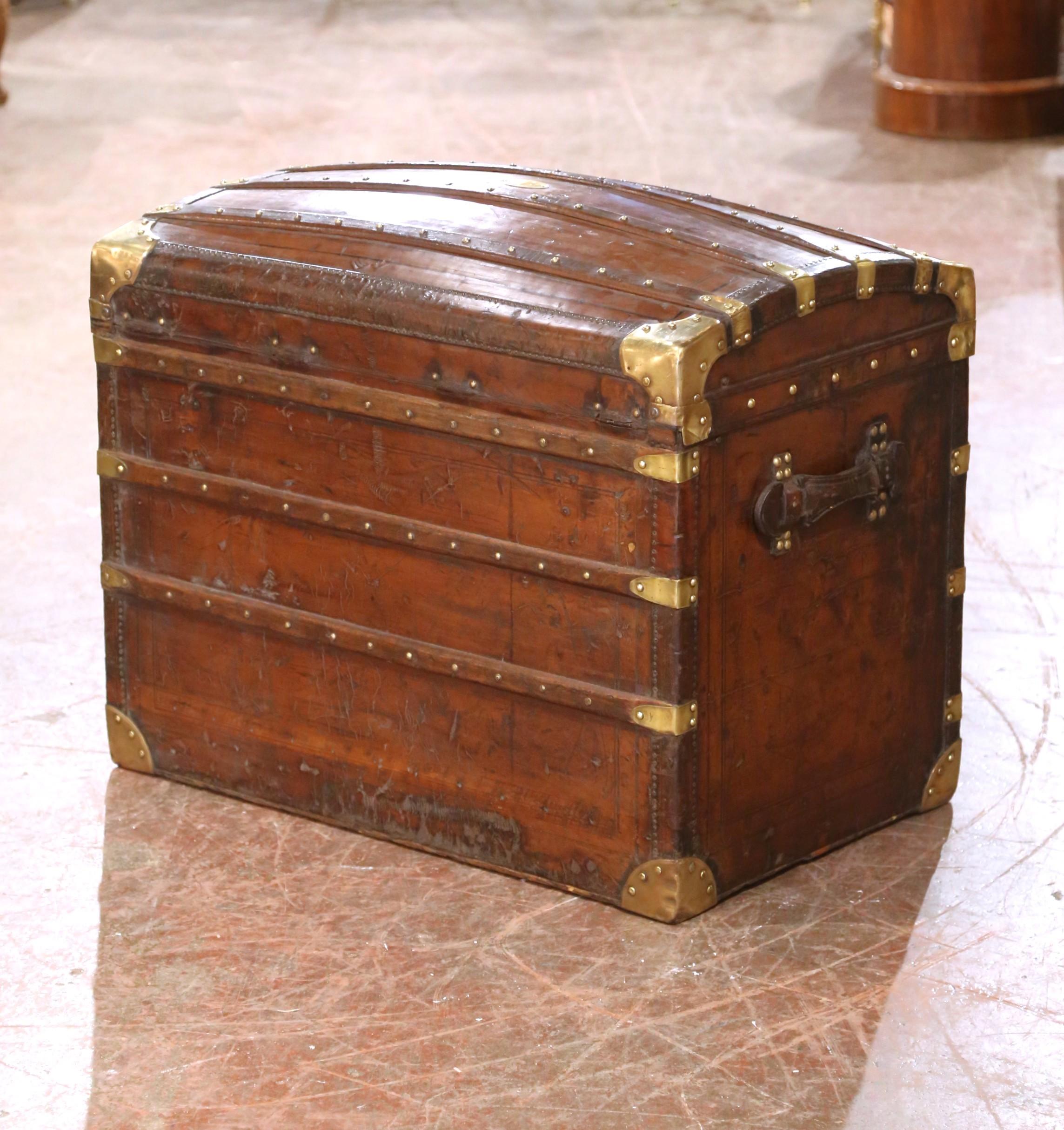19th Century French Poplar, Iron and Leather Bombe Trunk Luggage from Paris en venta 3