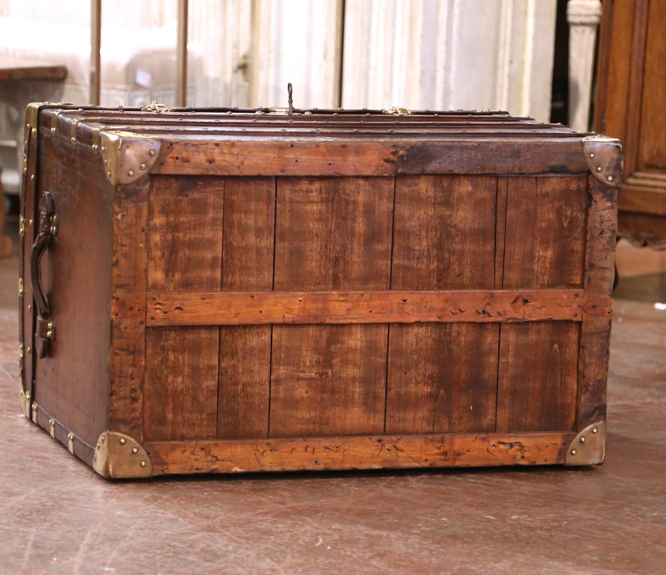 19th Century French Poplar, Iron and Leather Bombe Trunk Luggage from Paris en venta 4