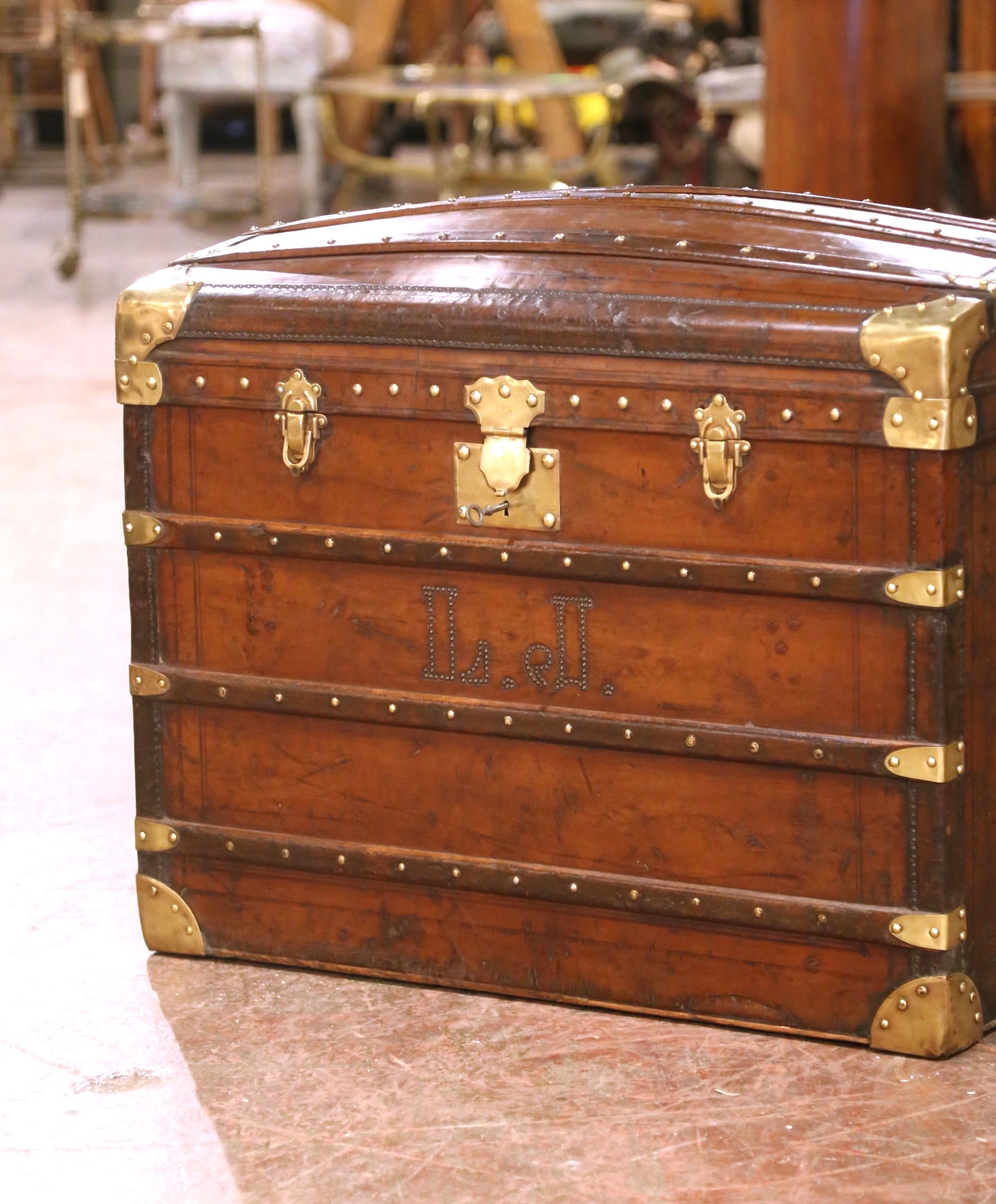 19th Century French Poplar, Iron and Leather Bombe Trunk Luggage from Paris Belle Époque en venta