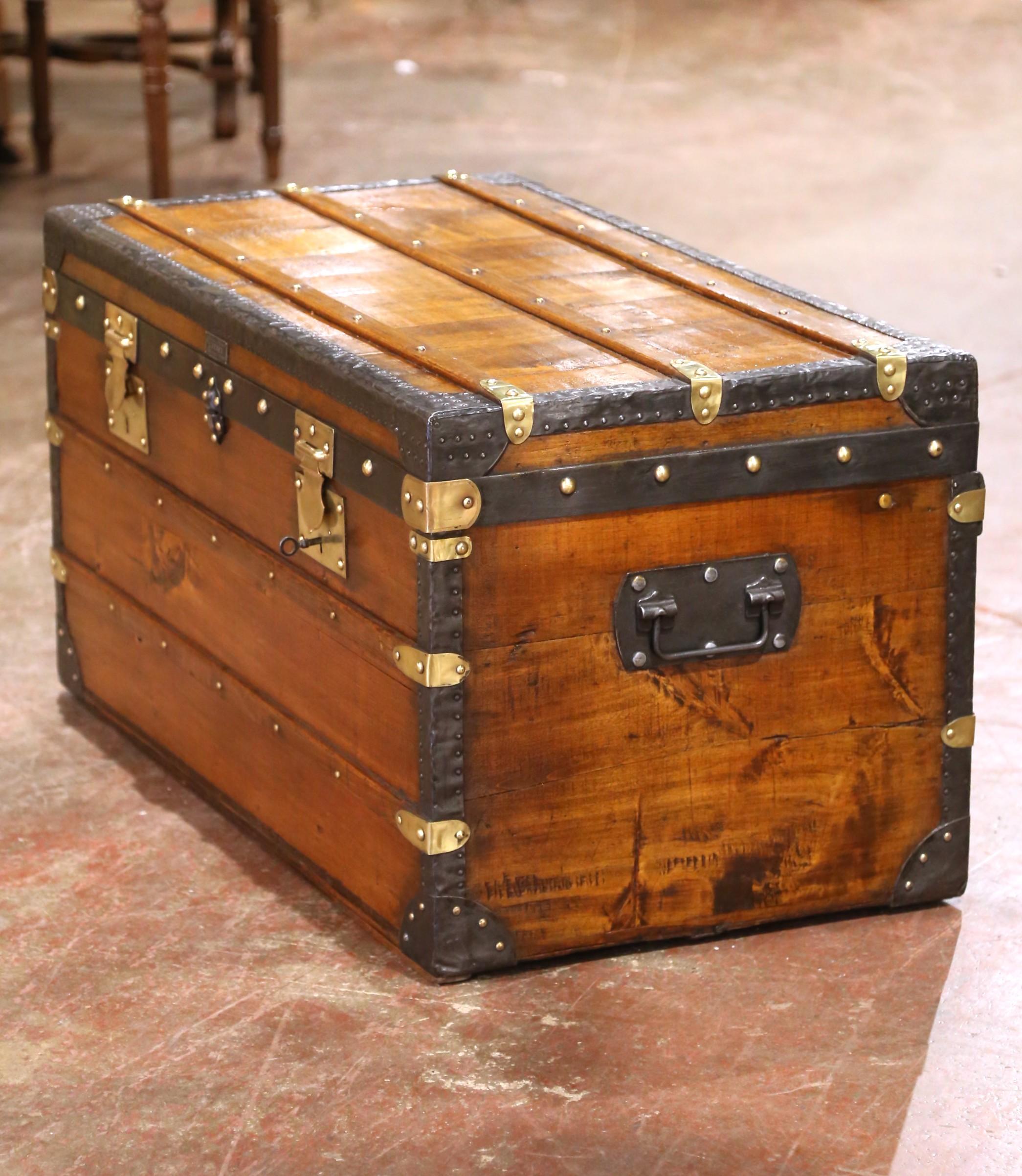 19th Century French Poplar, Leather and Metal Travel Trunk by J. Penet, Paris Art Decó en venta