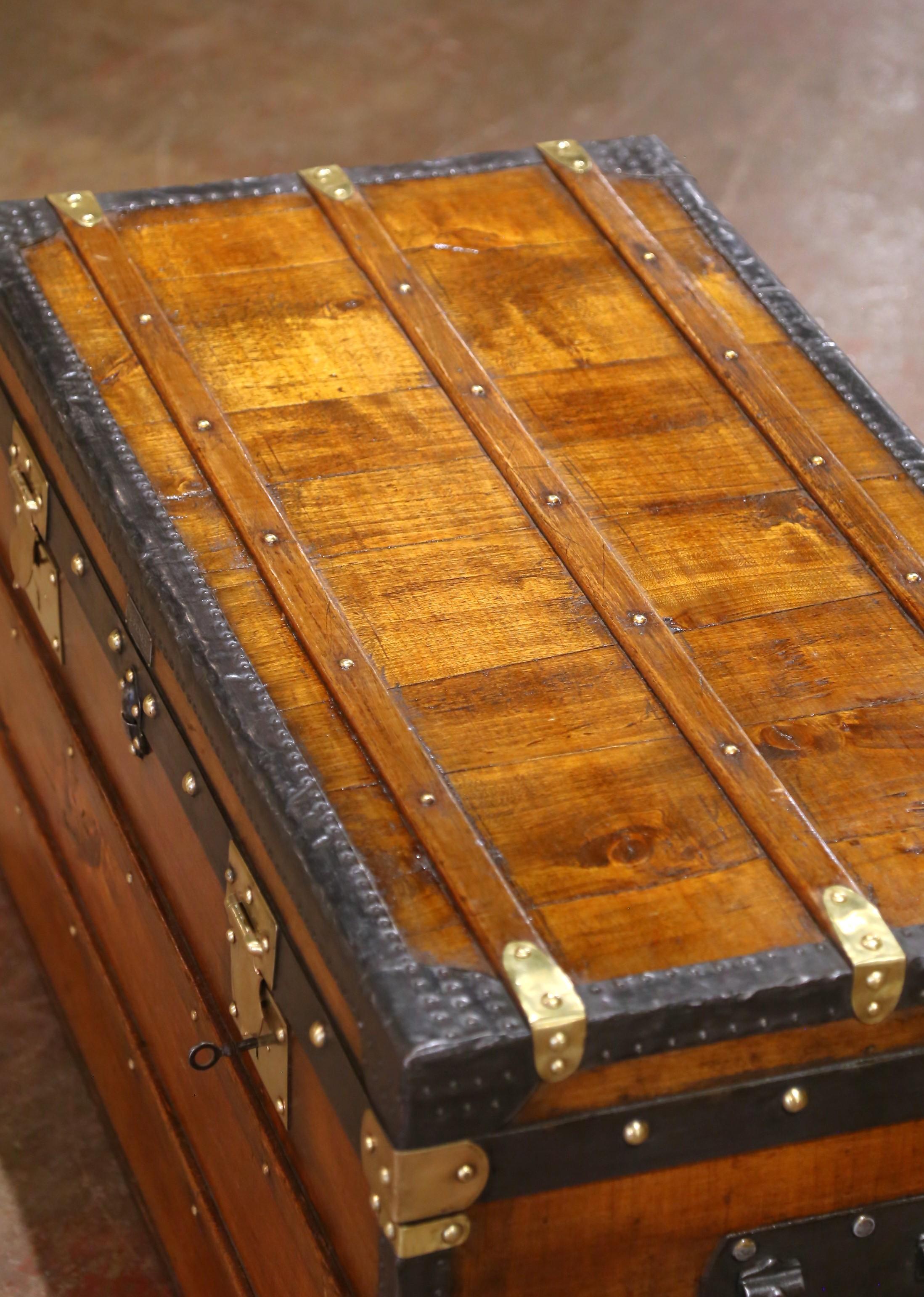 19th Century French Poplar, Leather and Metal Travel Trunk by J. Penet, Paris Francés en venta