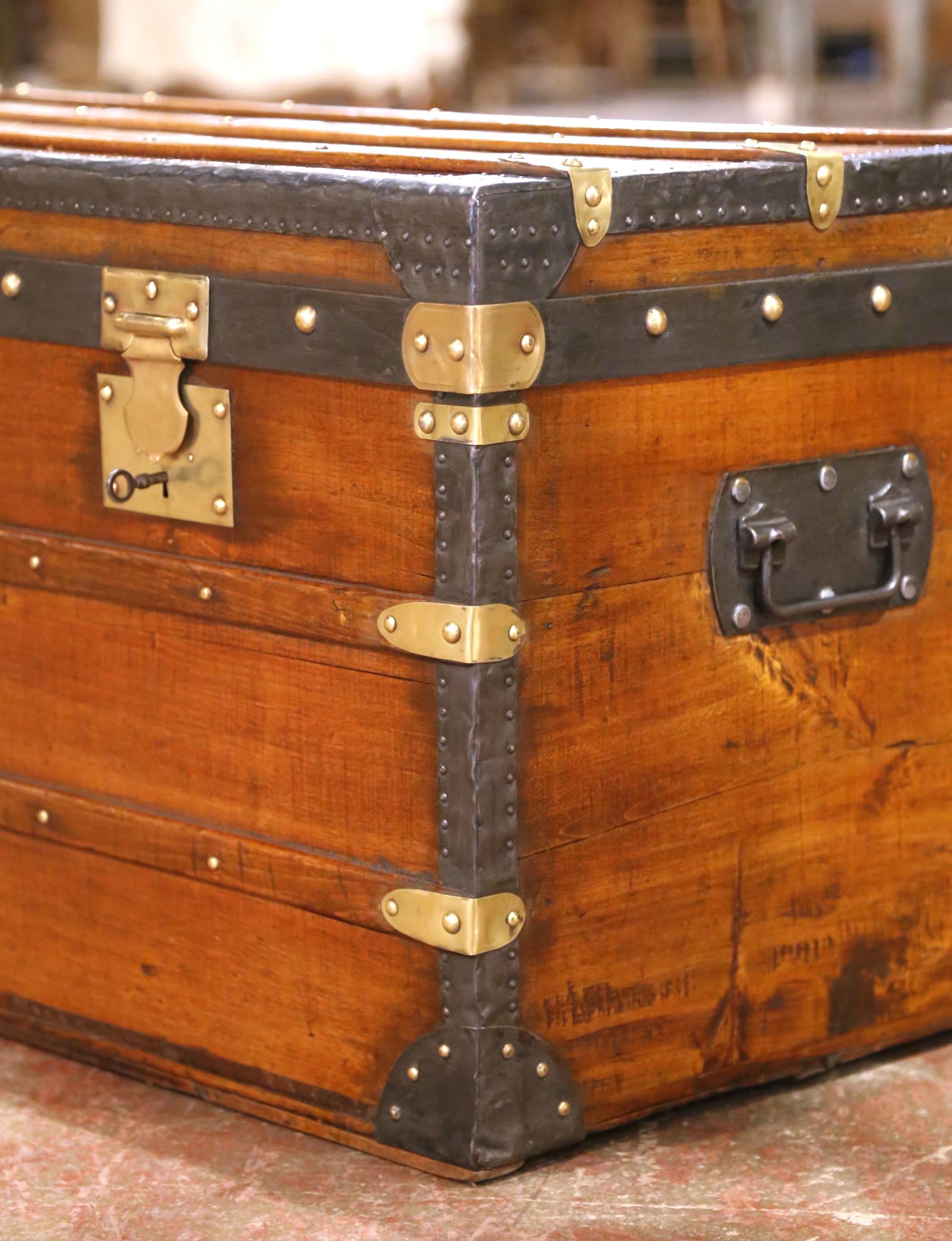 19th Century French Poplar, Leather and Metal Travel Trunk by J. Penet, Paris siglo XIX en venta