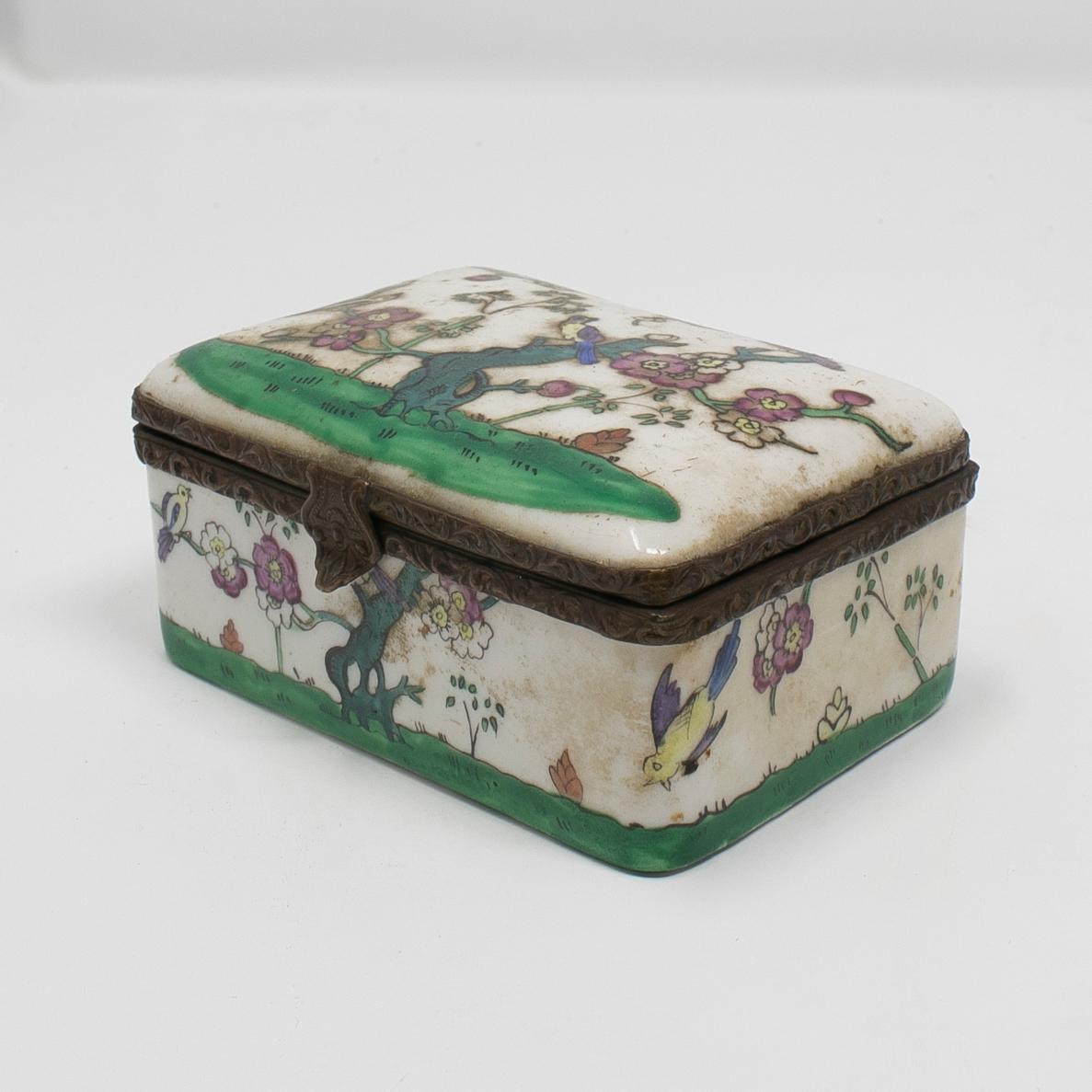Hand-Painted 19th Century French Porcelain and Brass Trinket Box with Flower Decorations For Sale