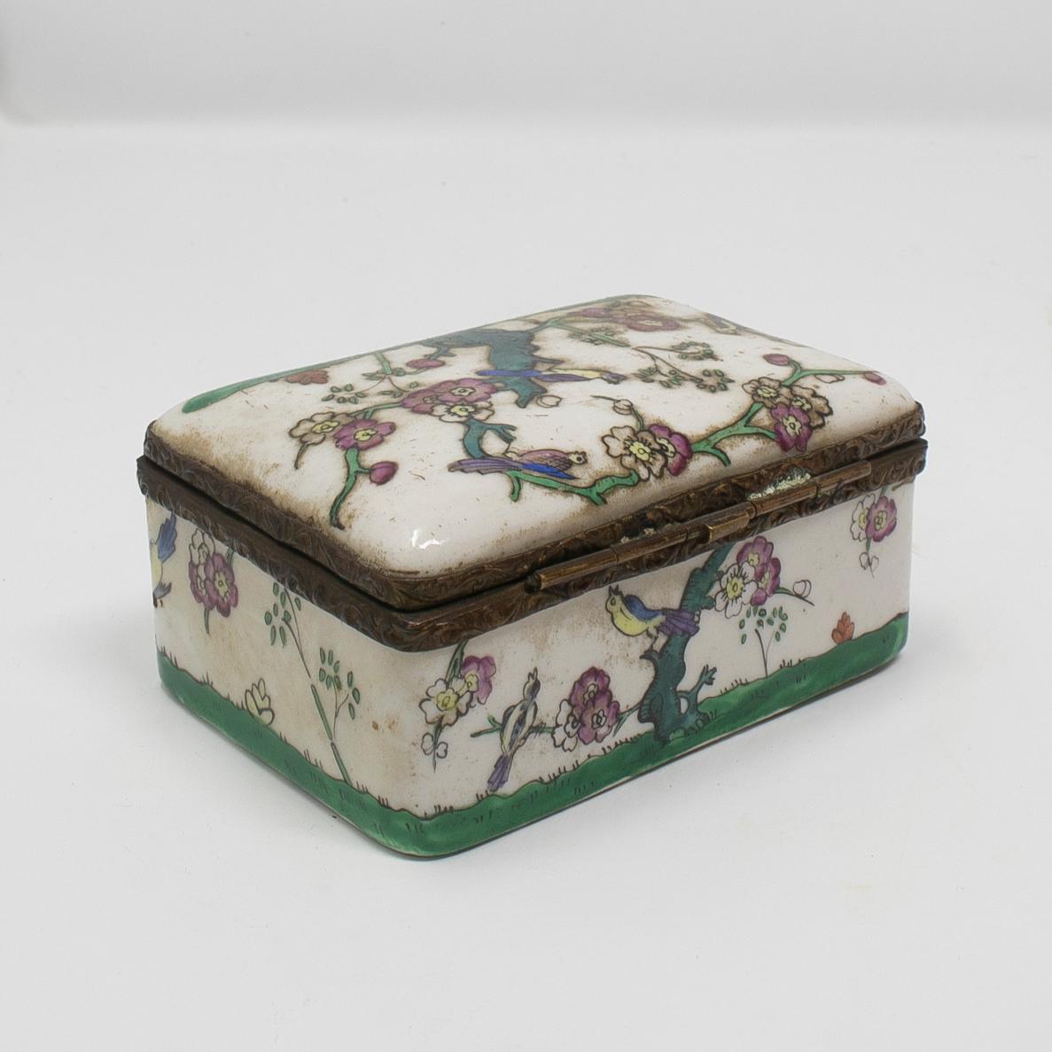 19th Century French Porcelain and Brass Trinket Box with Flower Decorations For Sale 1