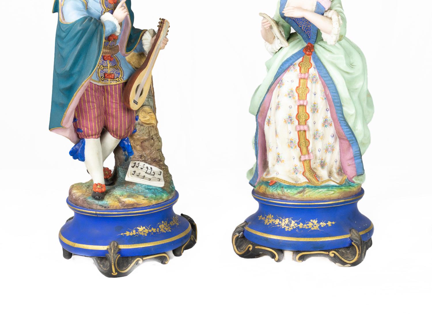 Figurines en porcelaine française du 19e siècle Joueur de guitare et Singer en vente 2