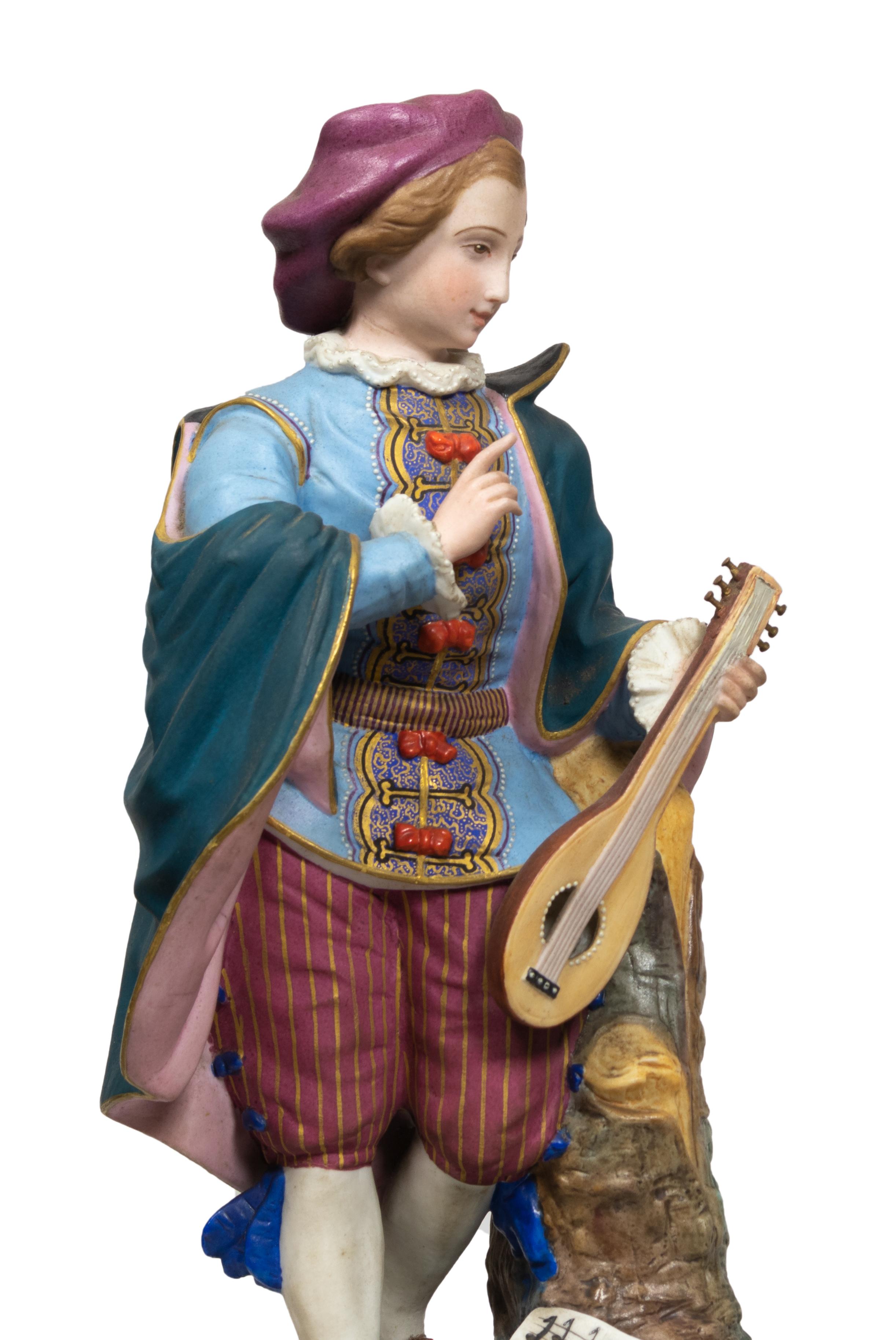 Porcellana Figurine di porcellana francese del XIX secolo Suonatore di chitarra e cantante in vendita