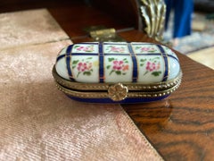 Boîte à bijoux en porcelaine française du 19ème siècle peinte à la main par Porcelain Art