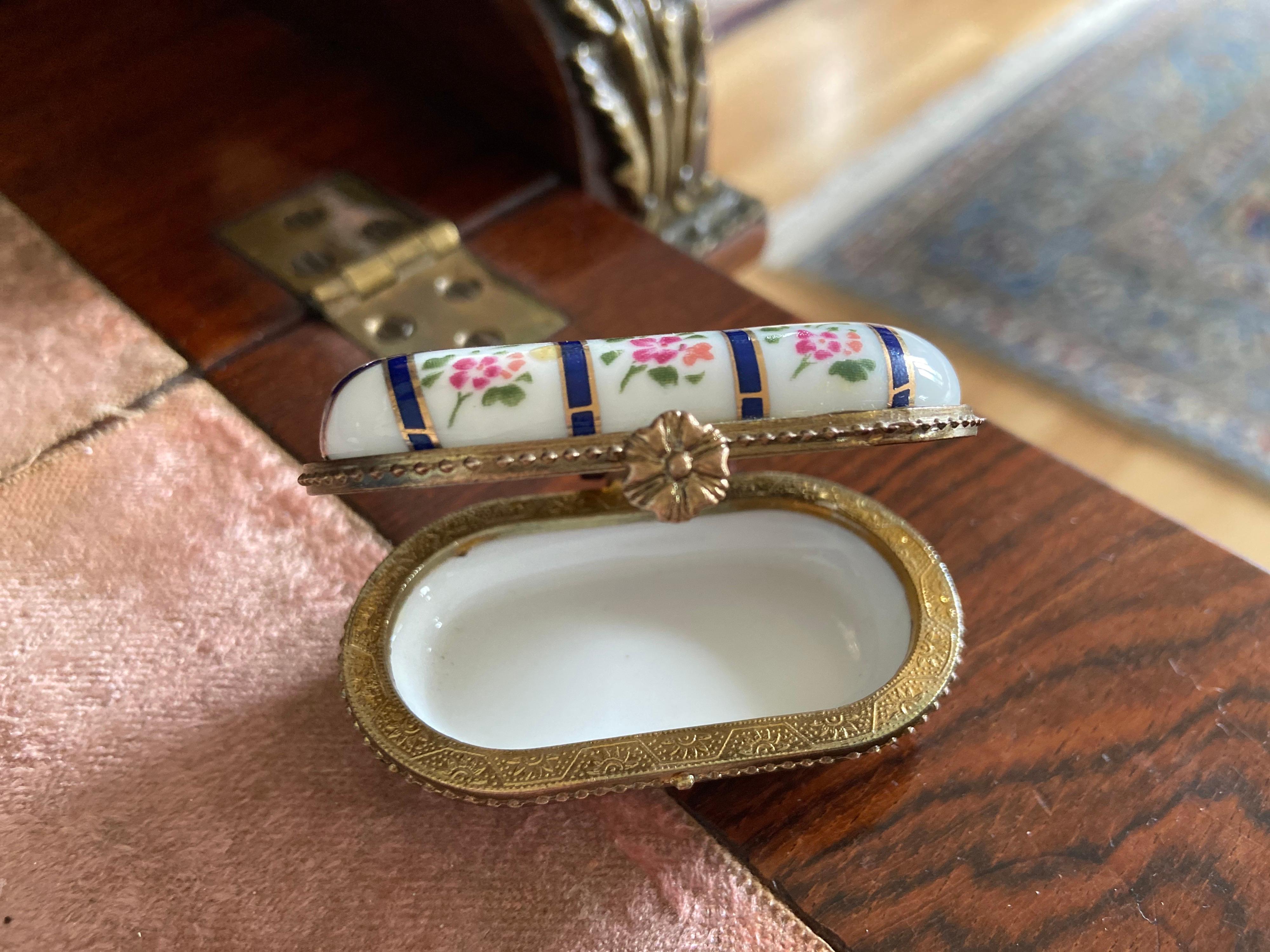 19th Century French Porcelain Hand Painted Jewellery Box by Porcelain Art In Good Condition In Sofia, BG