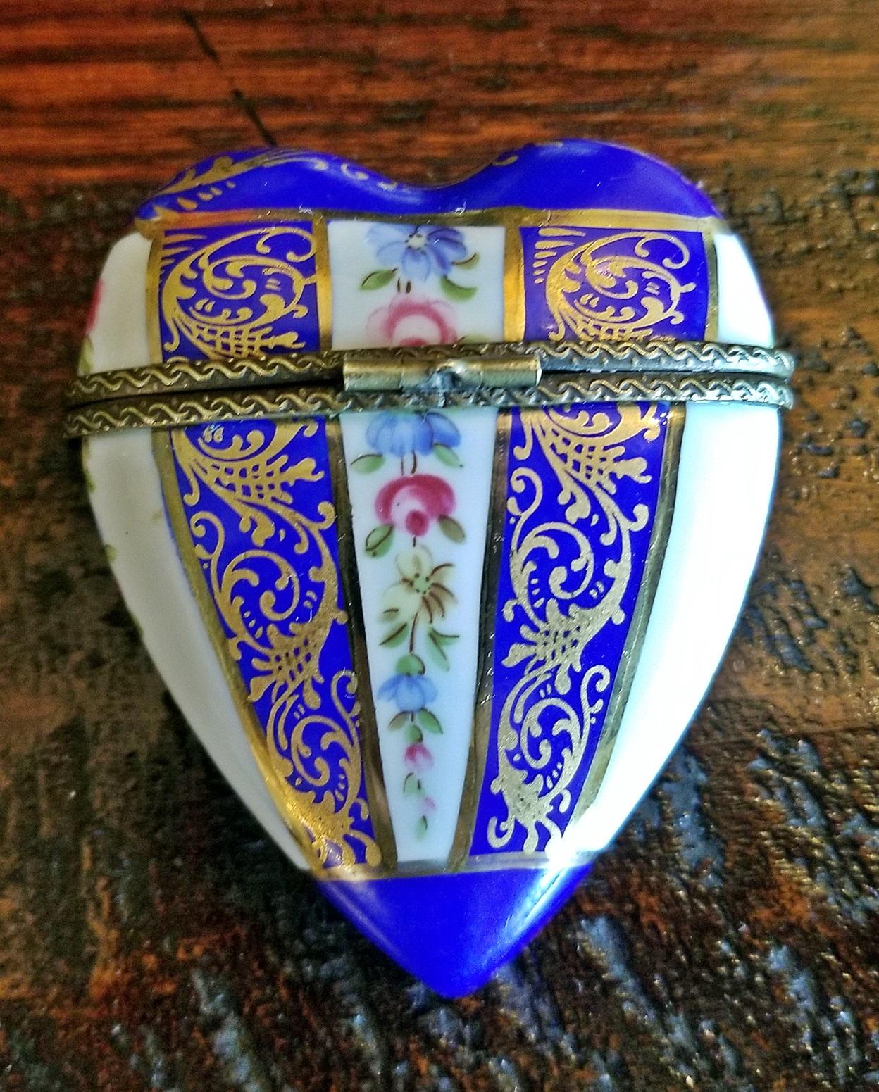 19th Century French Porcelain Limoges Heart Shaped Box 4
