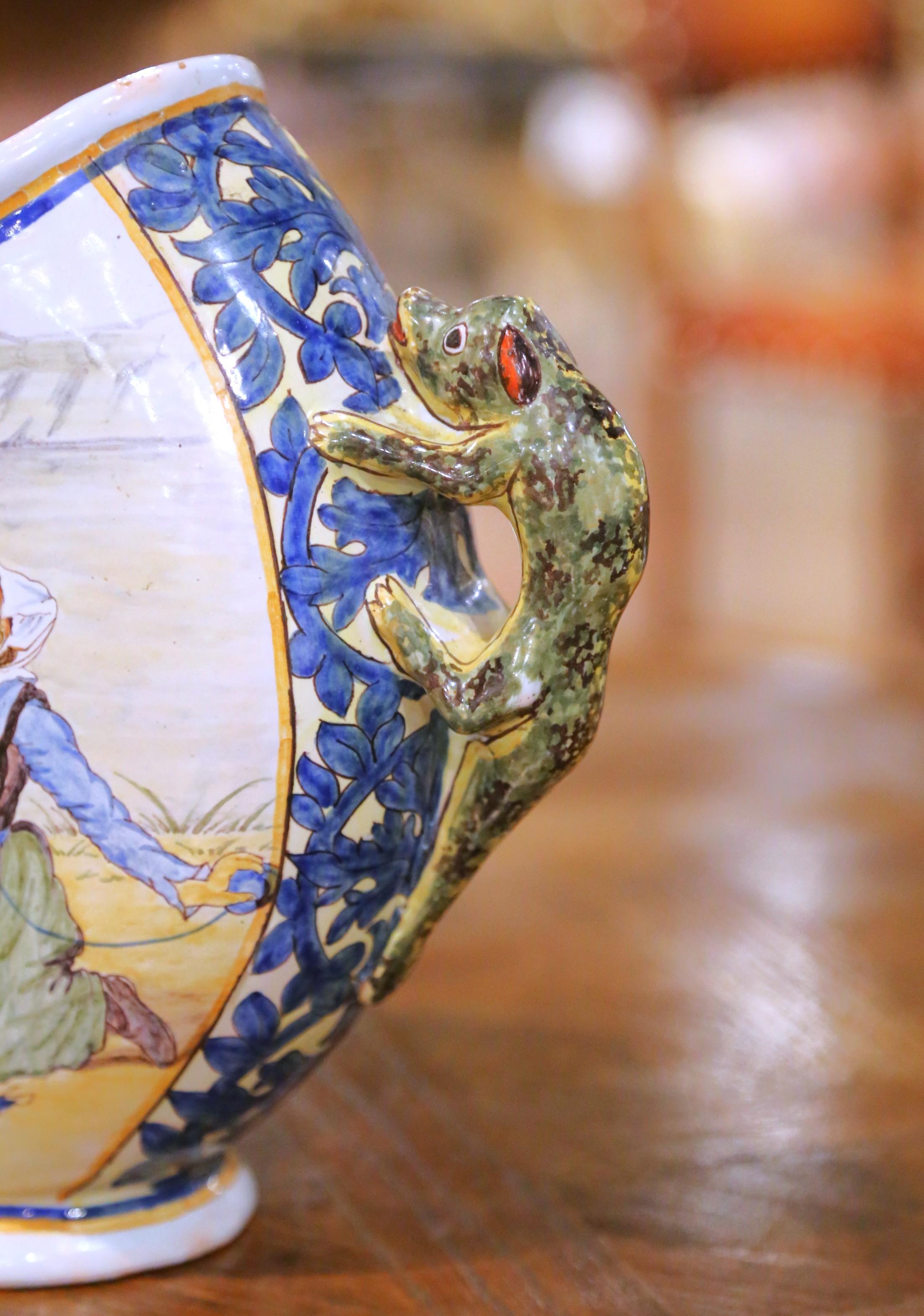 Vase en forme de lune en faïence Porquier-Beau Quimper du 19e siècle en vente 1