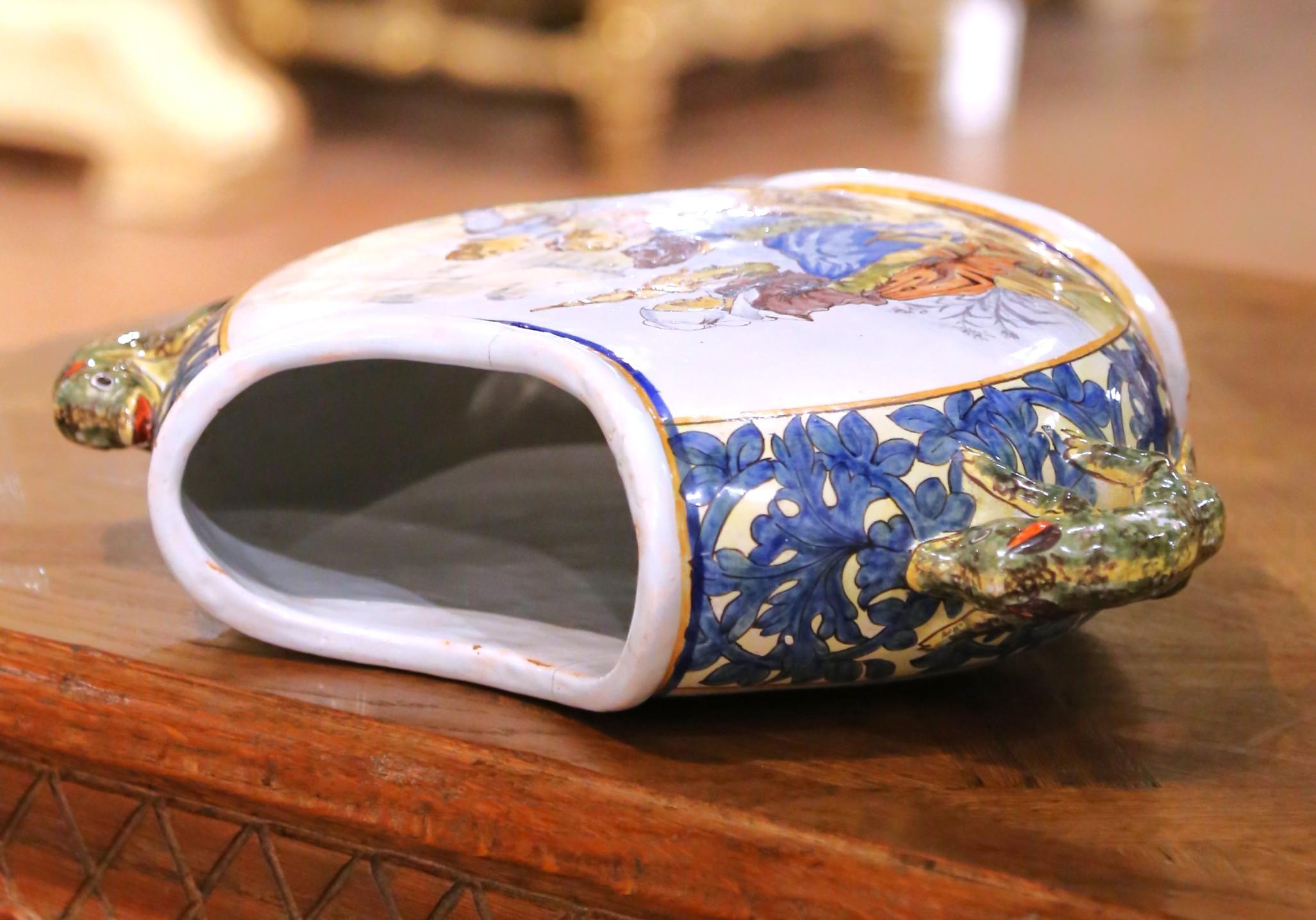 Vase en forme de lune en faïence Porquier-Beau Quimper du 19e siècle en vente 2