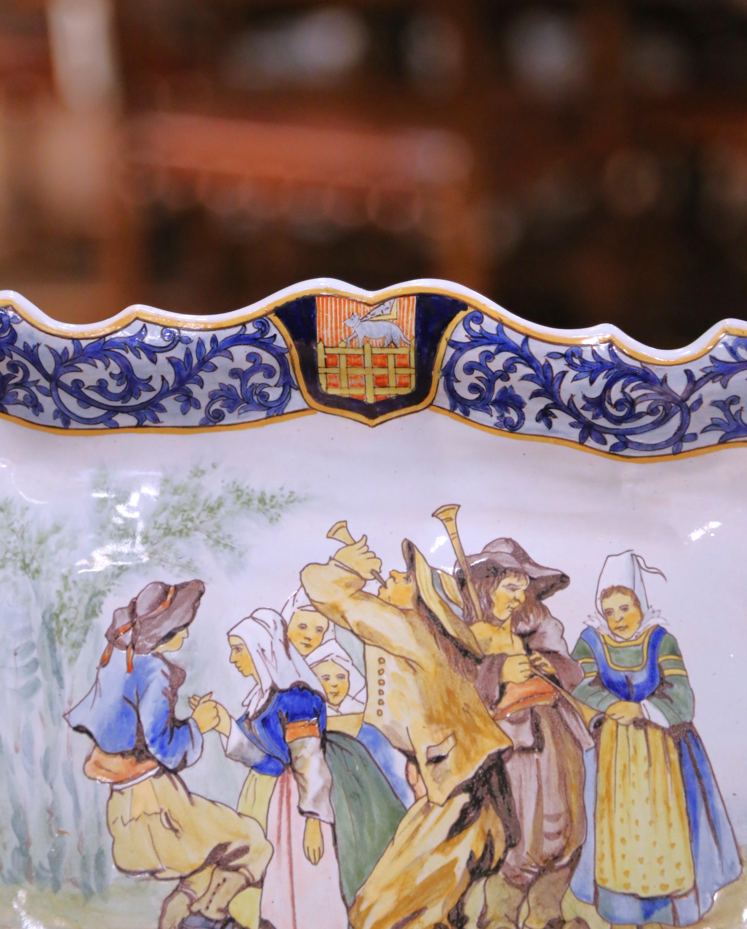 Faïence Plateau en faïence Porquier-Beau Quimper du 19ème siècle avec poignées en vente