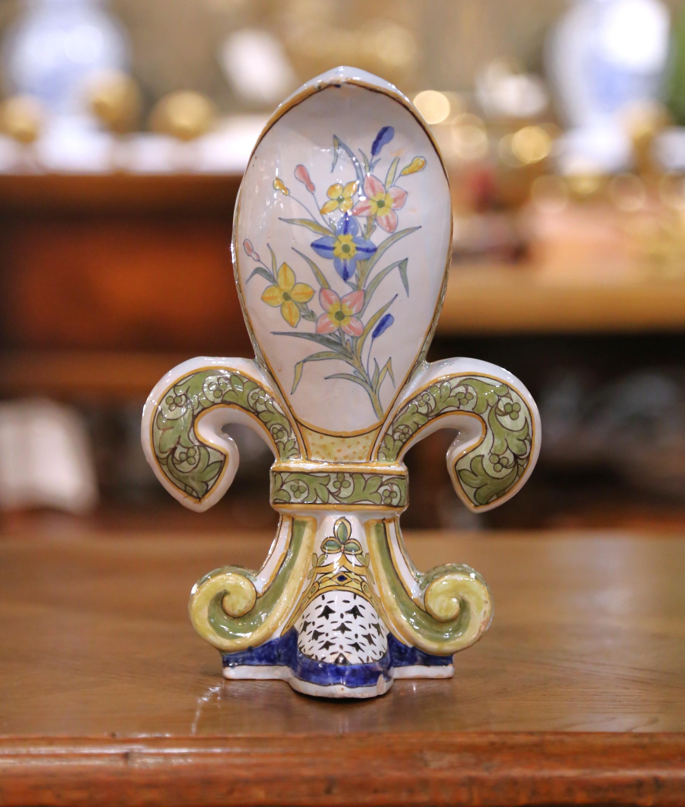 19th Century French Porquier-Beau Quimper Fleur-de-Lys Form Faience Vase For Sale 2