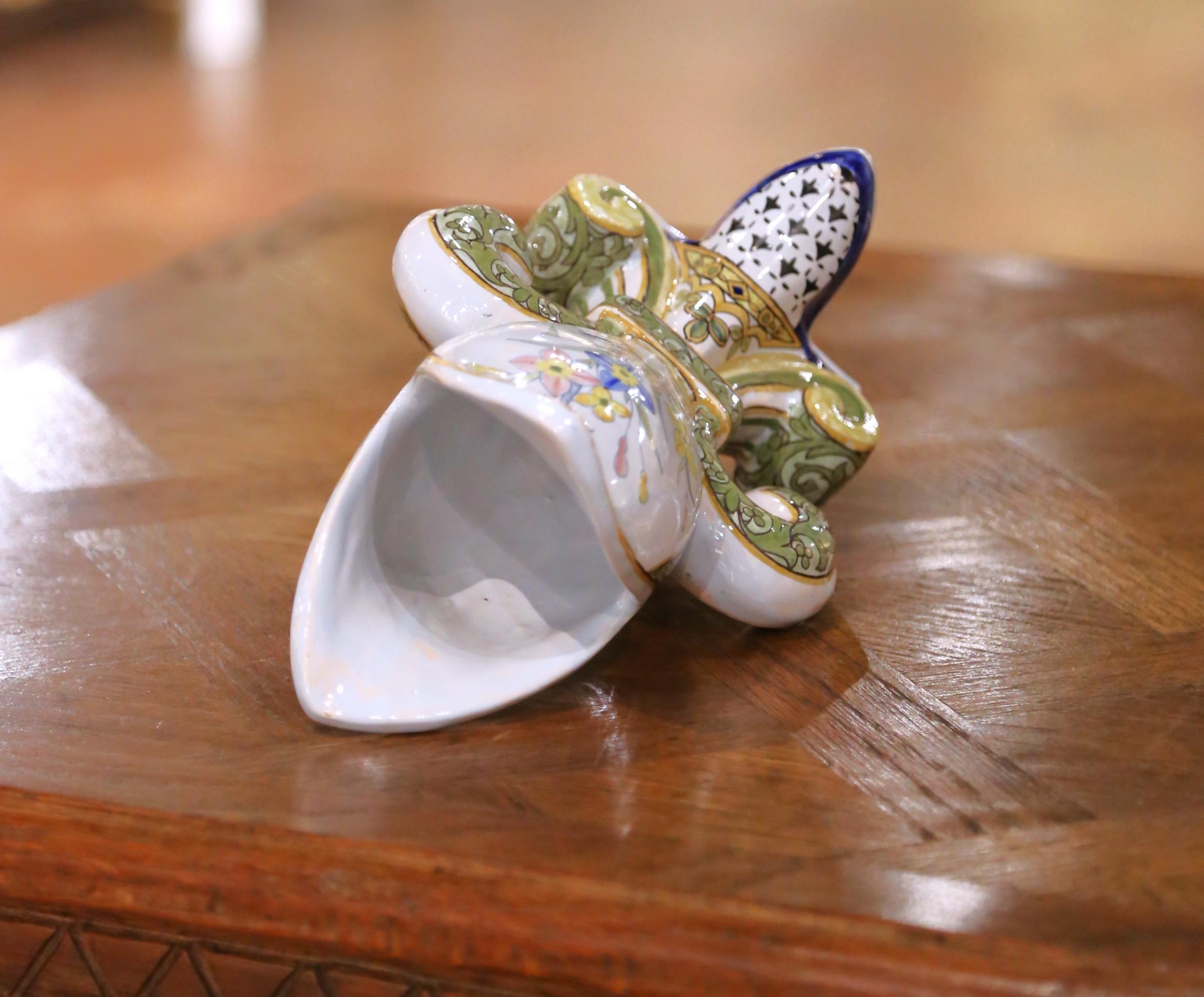 19th Century French Porquier-Beau Quimper Fleur-de-Lys Form Faience Vase For Sale 3