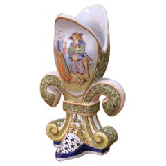 Jarrón francés del siglo XIX de loza con forma de flor de lis de Porquier-Beau Quimper