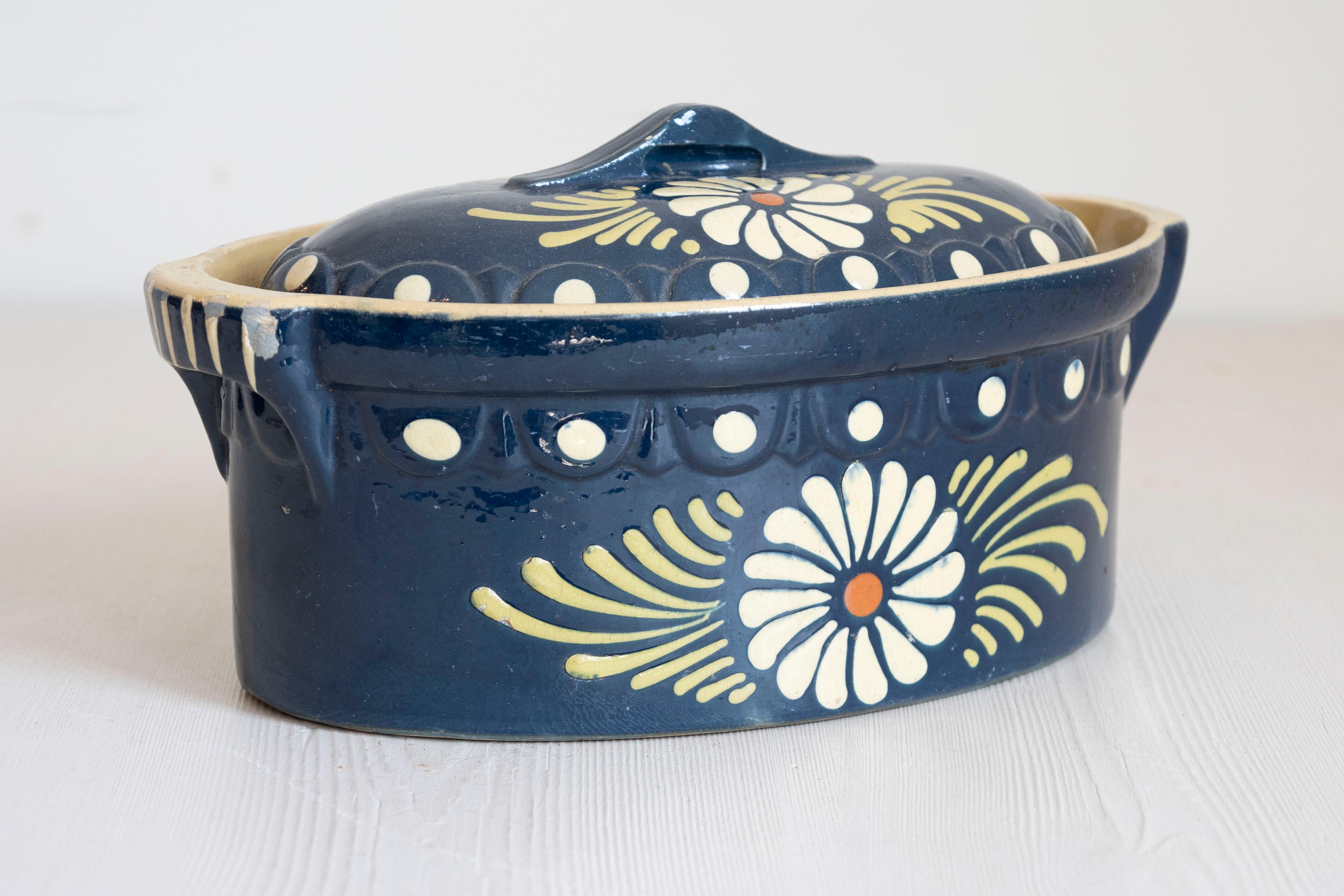 Pièces de service en poterie française du XIXe siècle à glaçure bleue et marguerites blanches en vente 4