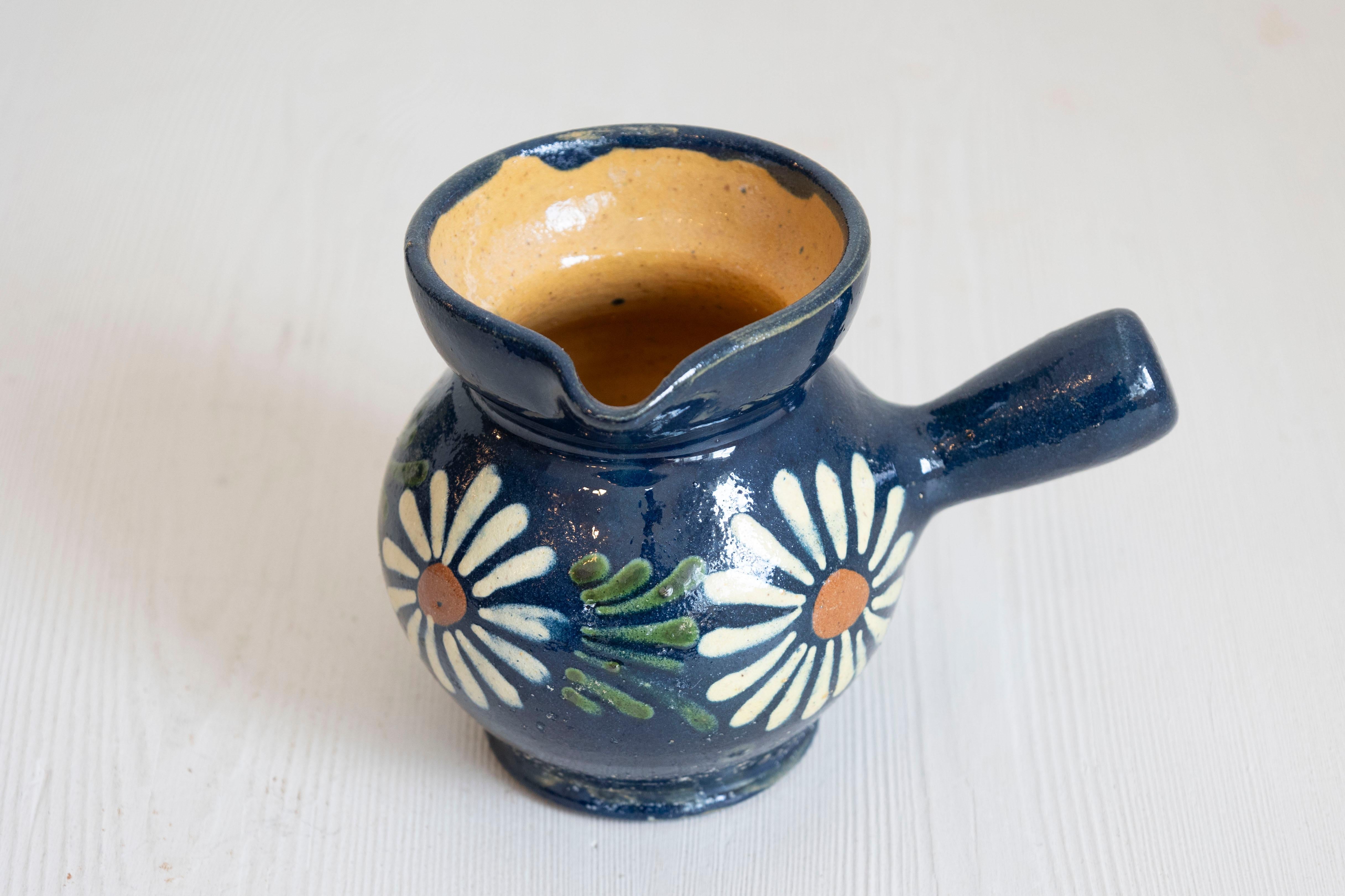 Pièces de service en poterie française du XIXe siècle à glaçure bleue et marguerites blanches en vente 5