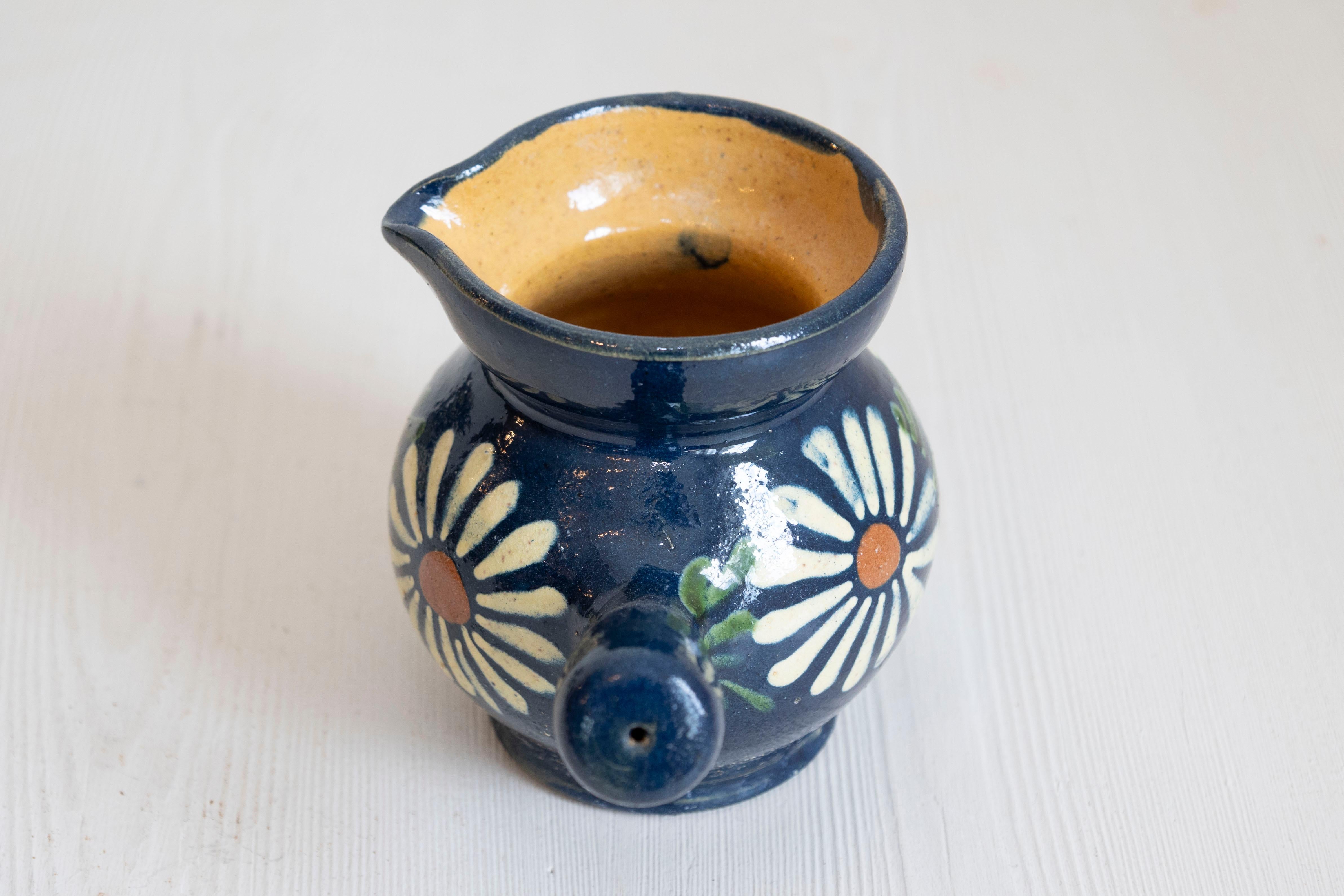 Pièces de service en poterie française du XIXe siècle à glaçure bleue et marguerites blanches en vente 6