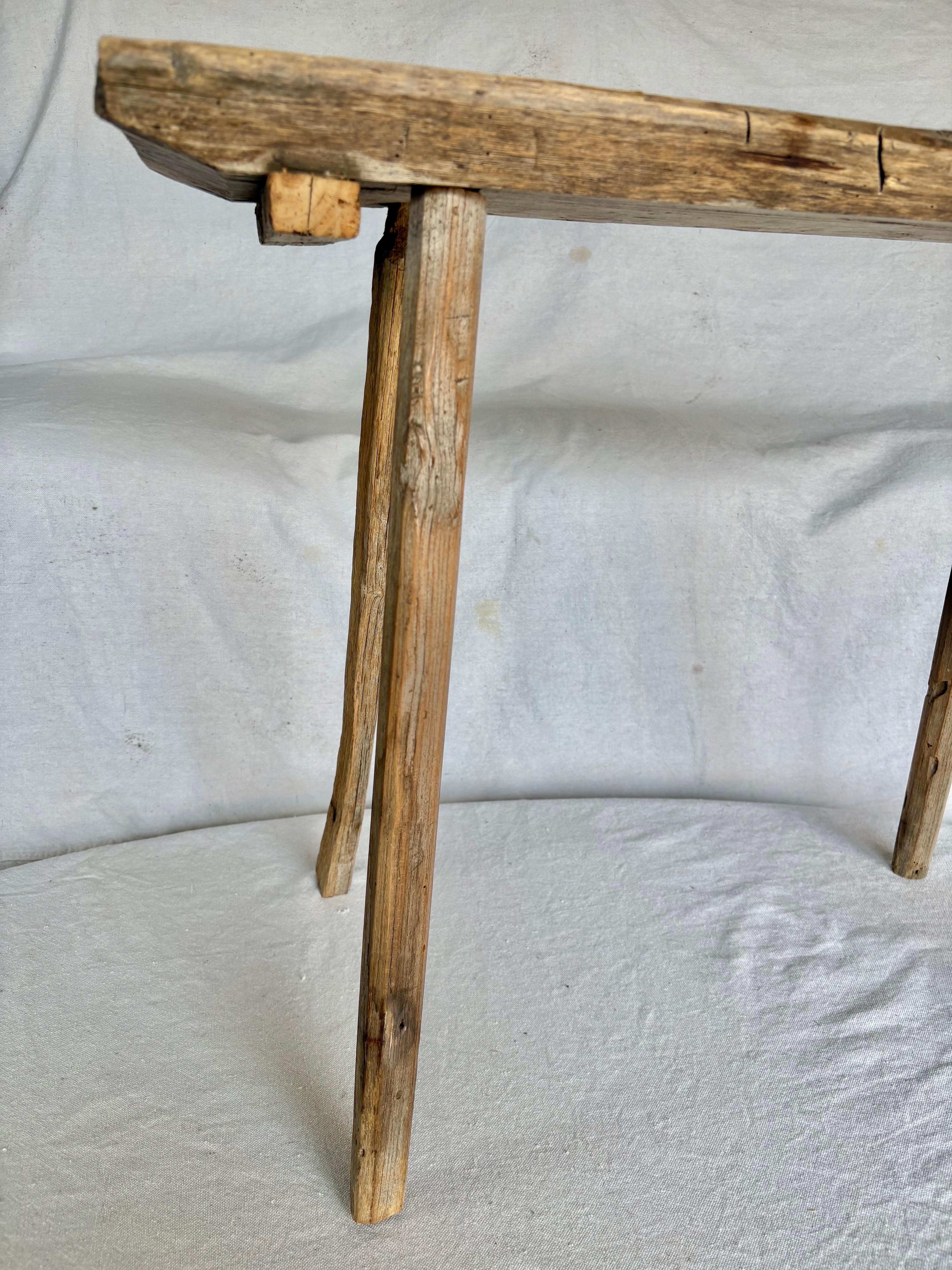 Banc en bois primitif français du 19e siècle en vente 3
