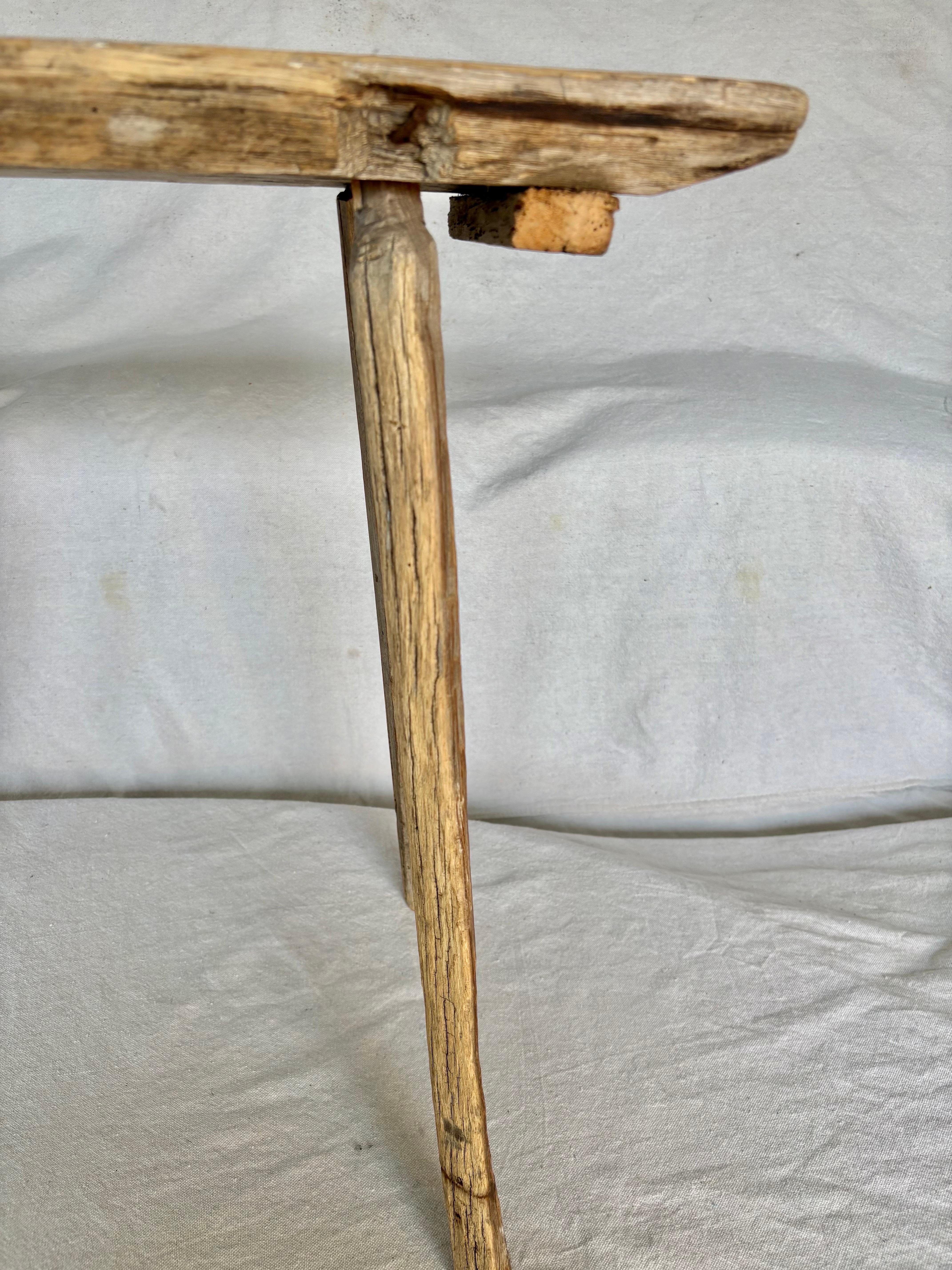 Banc en bois primitif français du 19e siècle en vente 5