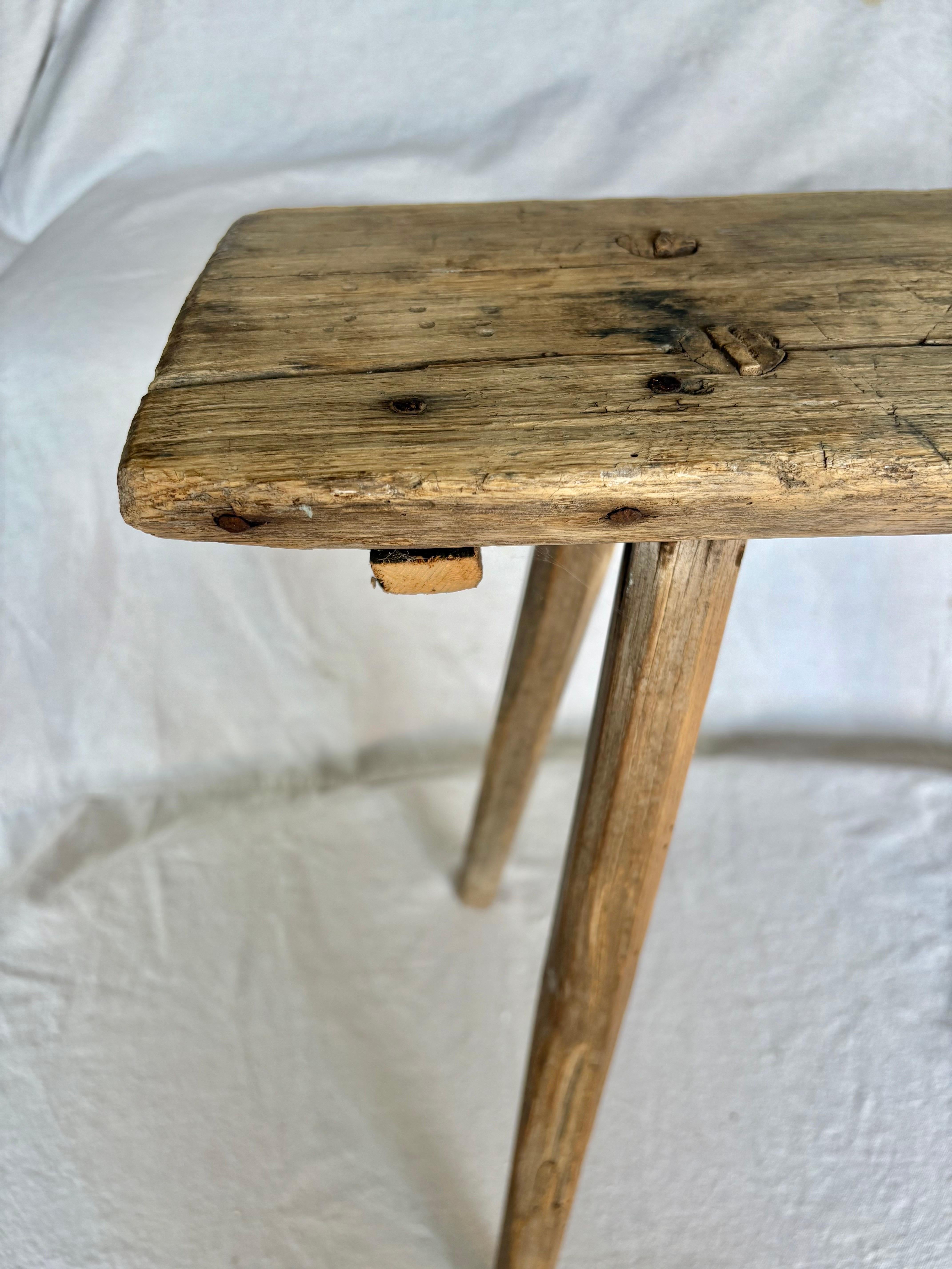 Banc en bois primitif français du 19e siècle en vente 6