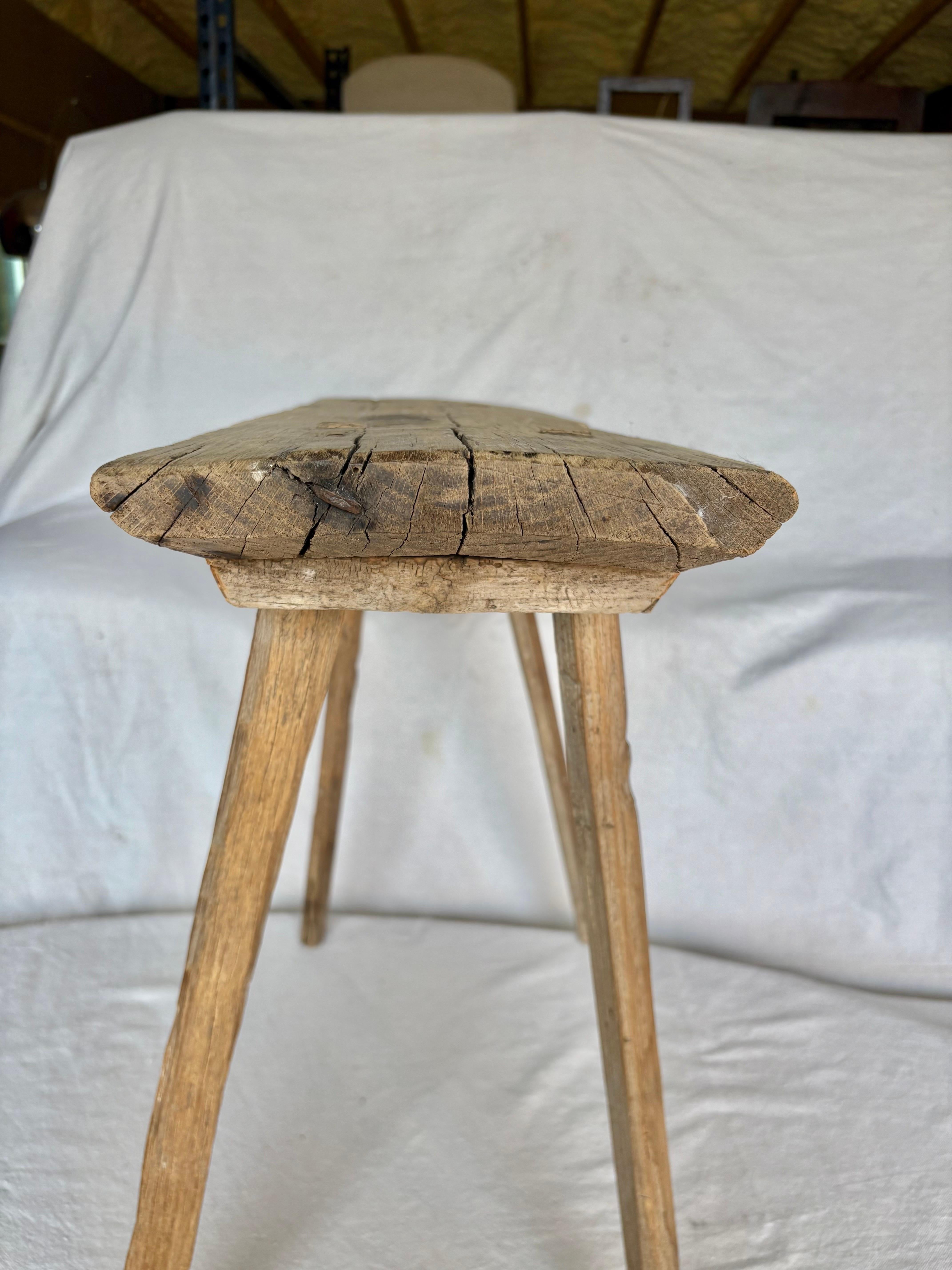 Banc en bois primitif français du 19e siècle en vente 7