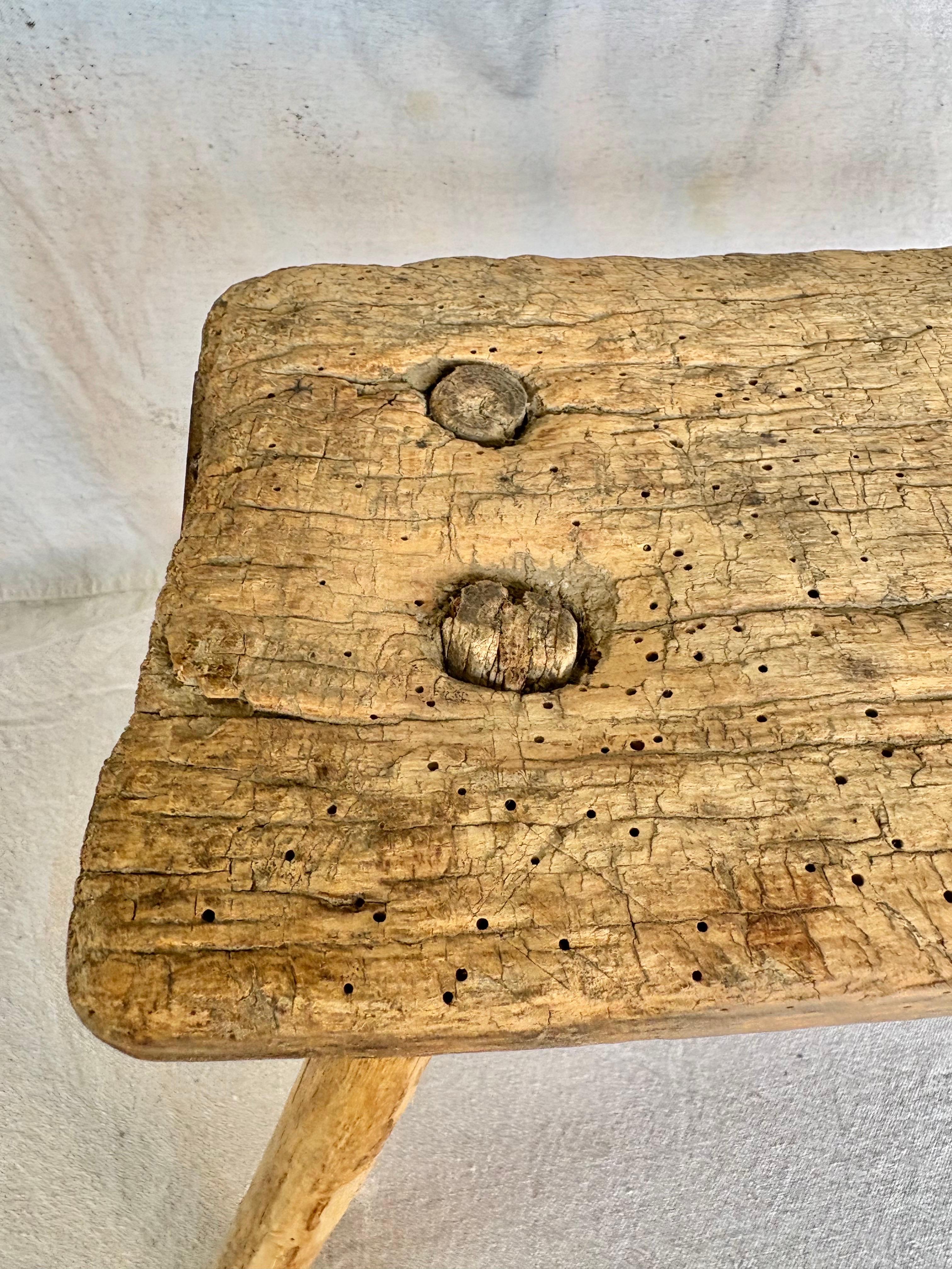 19. Jahrhundert Französisch Primitive Wood Bench im Angebot 9