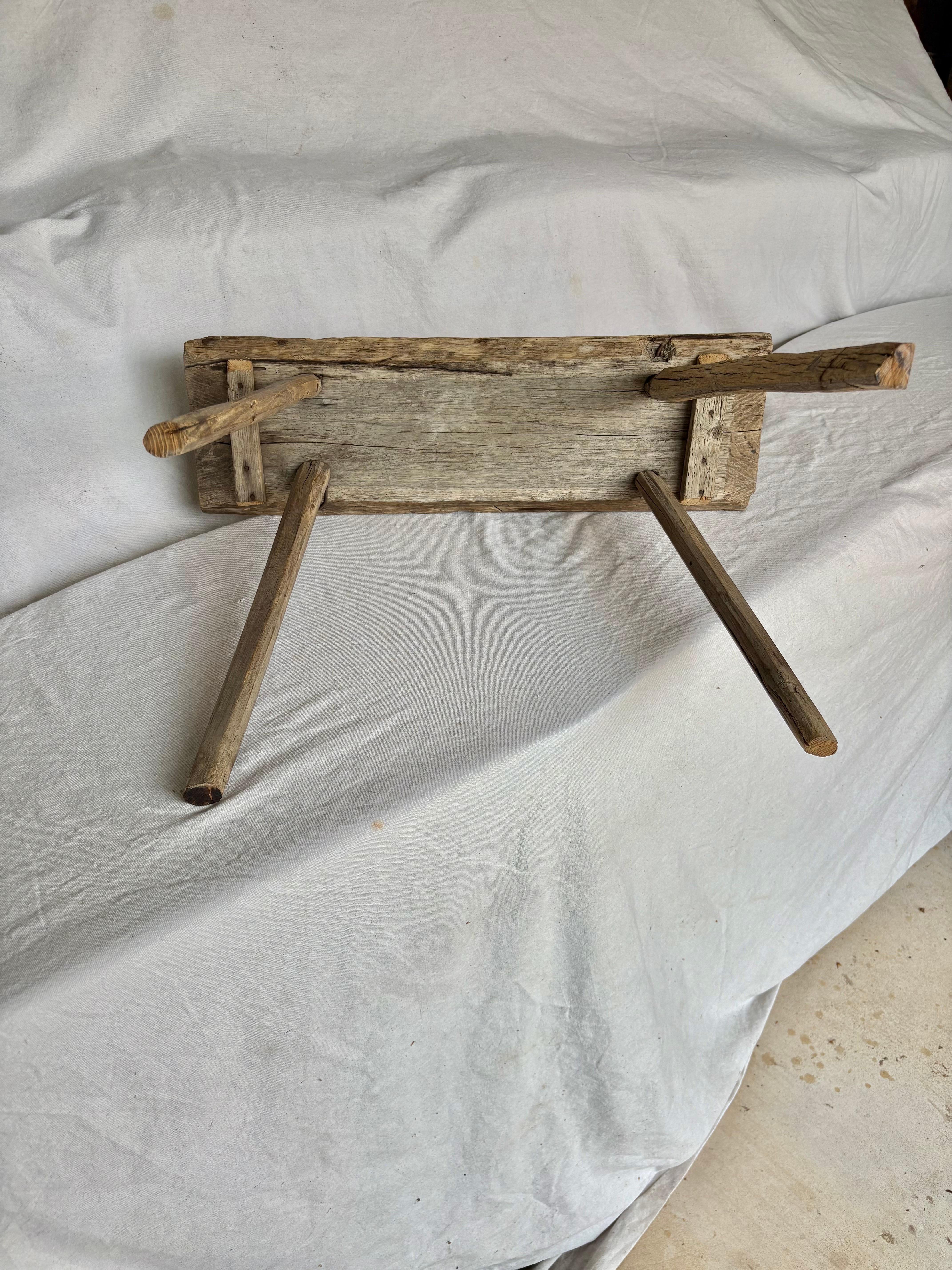 Banc en bois primitif français du 19e siècle en vente 8