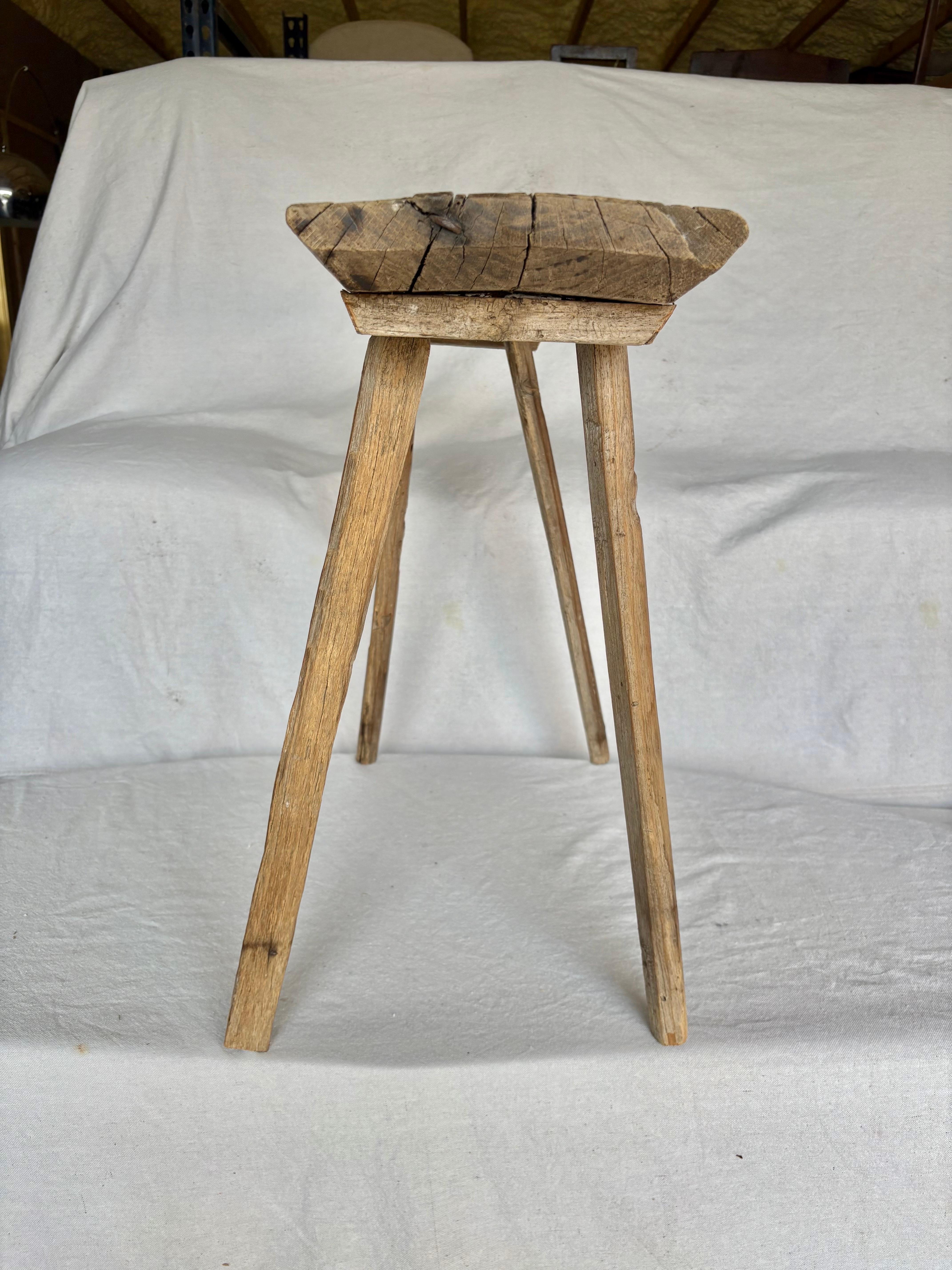 XIXe siècle Banc en bois primitif français du 19e siècle en vente