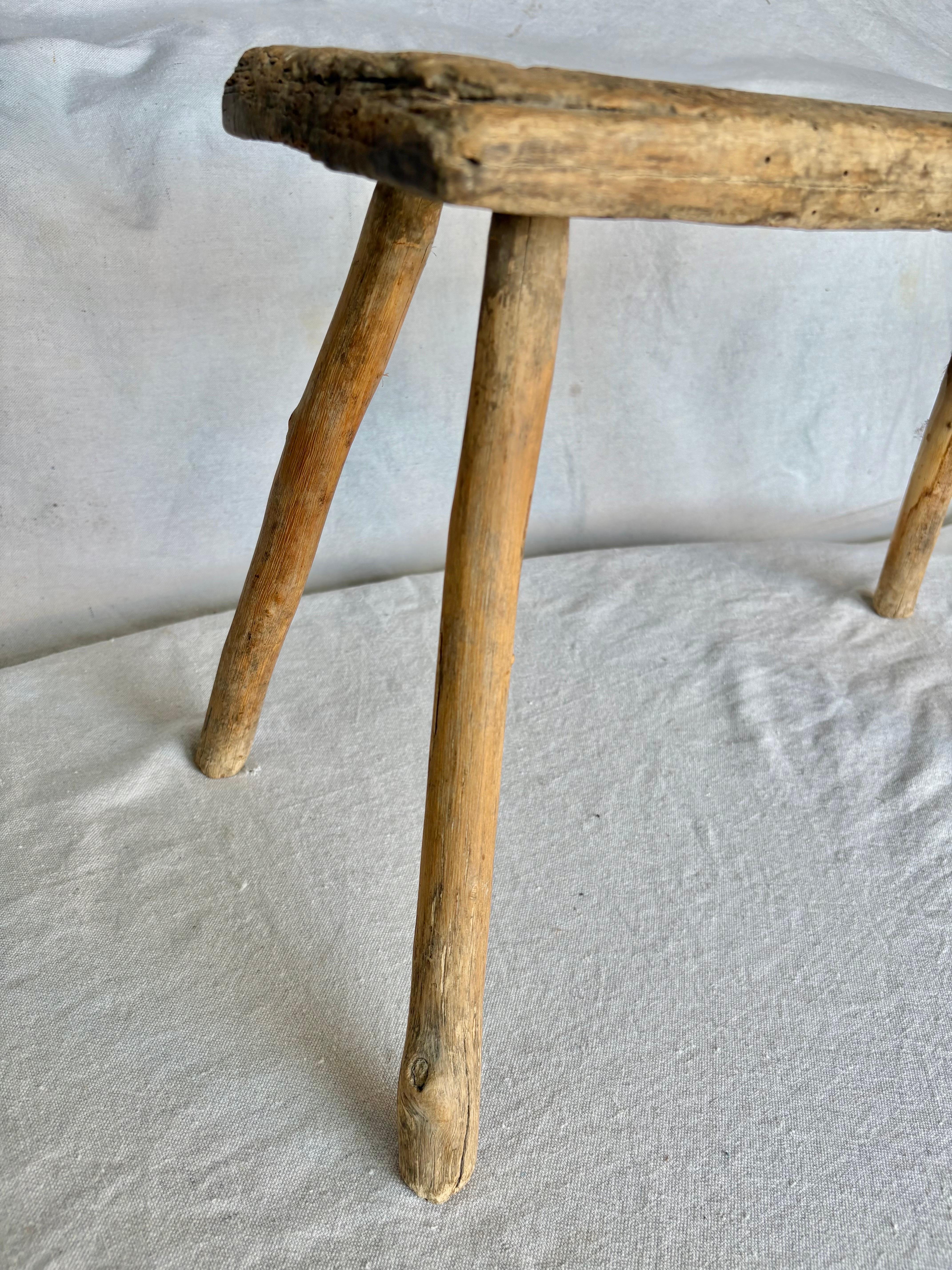 19. Jahrhundert Französisch Primitive Wood Bench im Angebot 4