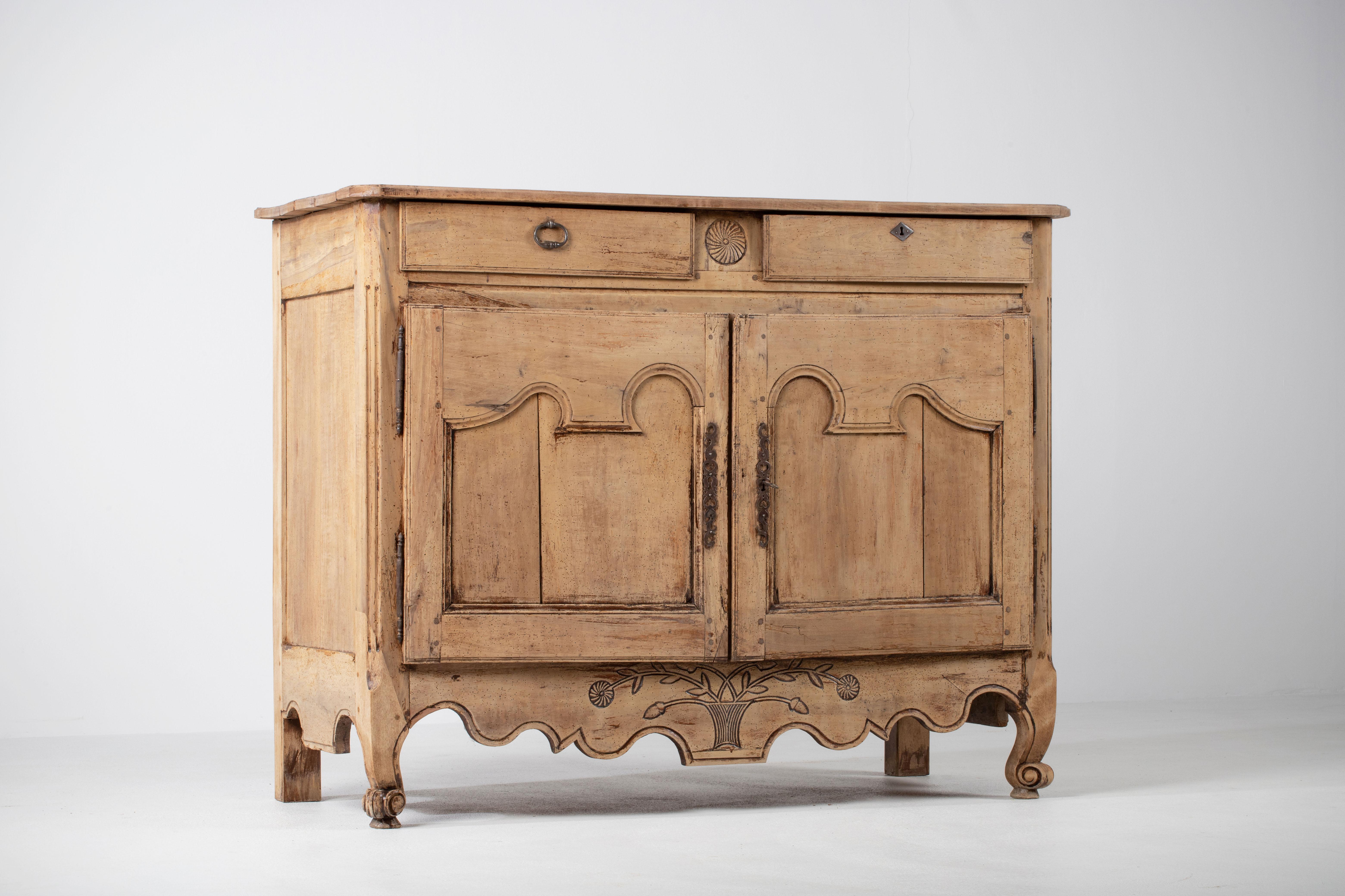 19th Century French Provencal Bleached Oak Buffet Cabinet In Good Condition For Sale In Wiesbaden, DE