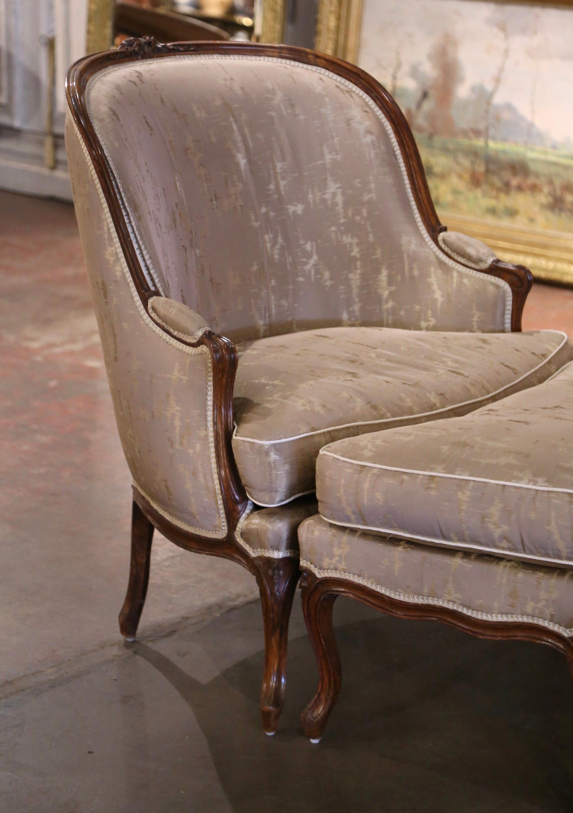 Hand-Carved 19th Century French Provencal Louis XV Carved Walnut Three-Piece Chaise Longue For Sale