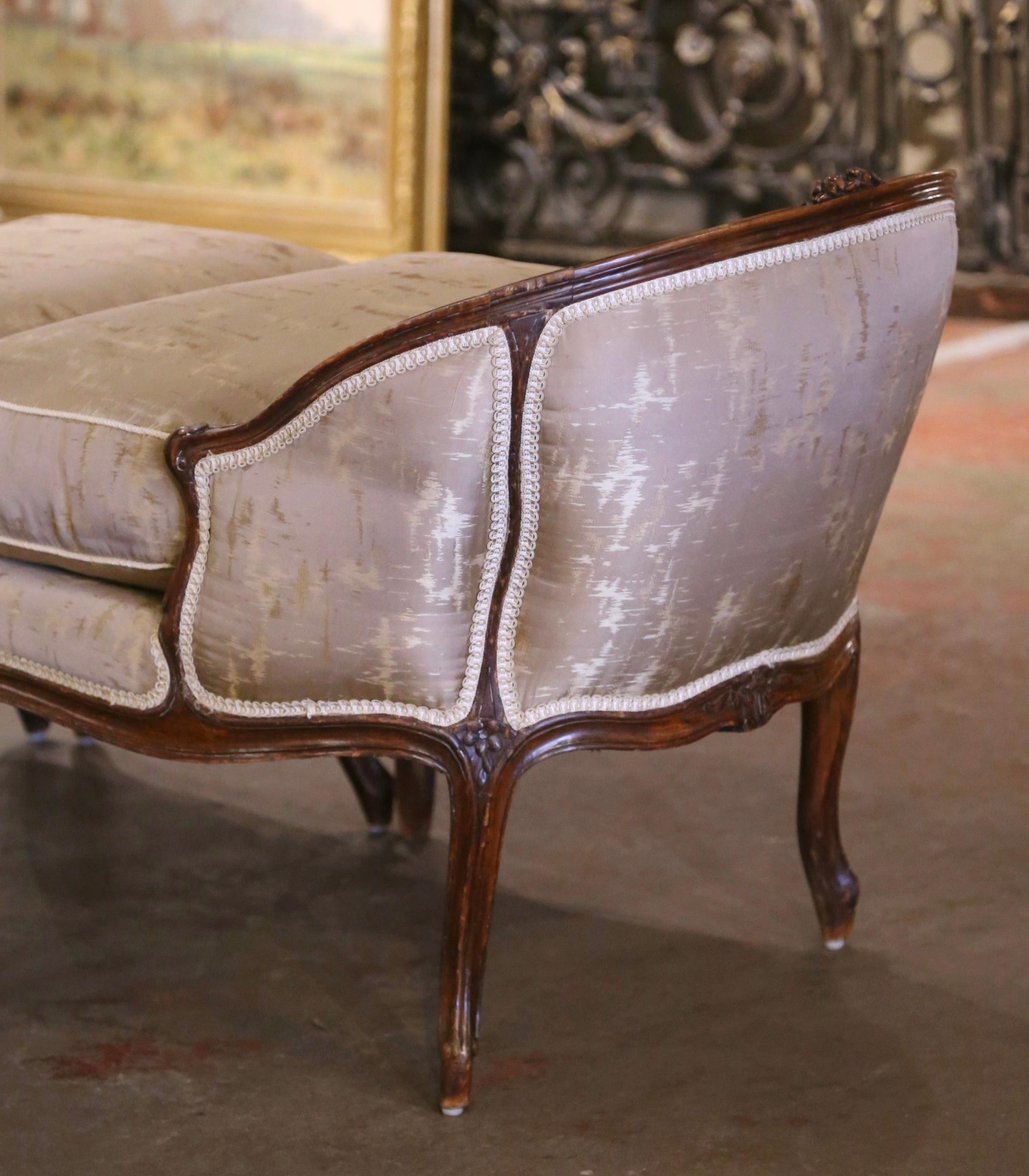 19th Century French Provencal Louis XV Carved Walnut Three-Piece Chaise Longue In Excellent Condition For Sale In Dallas, TX