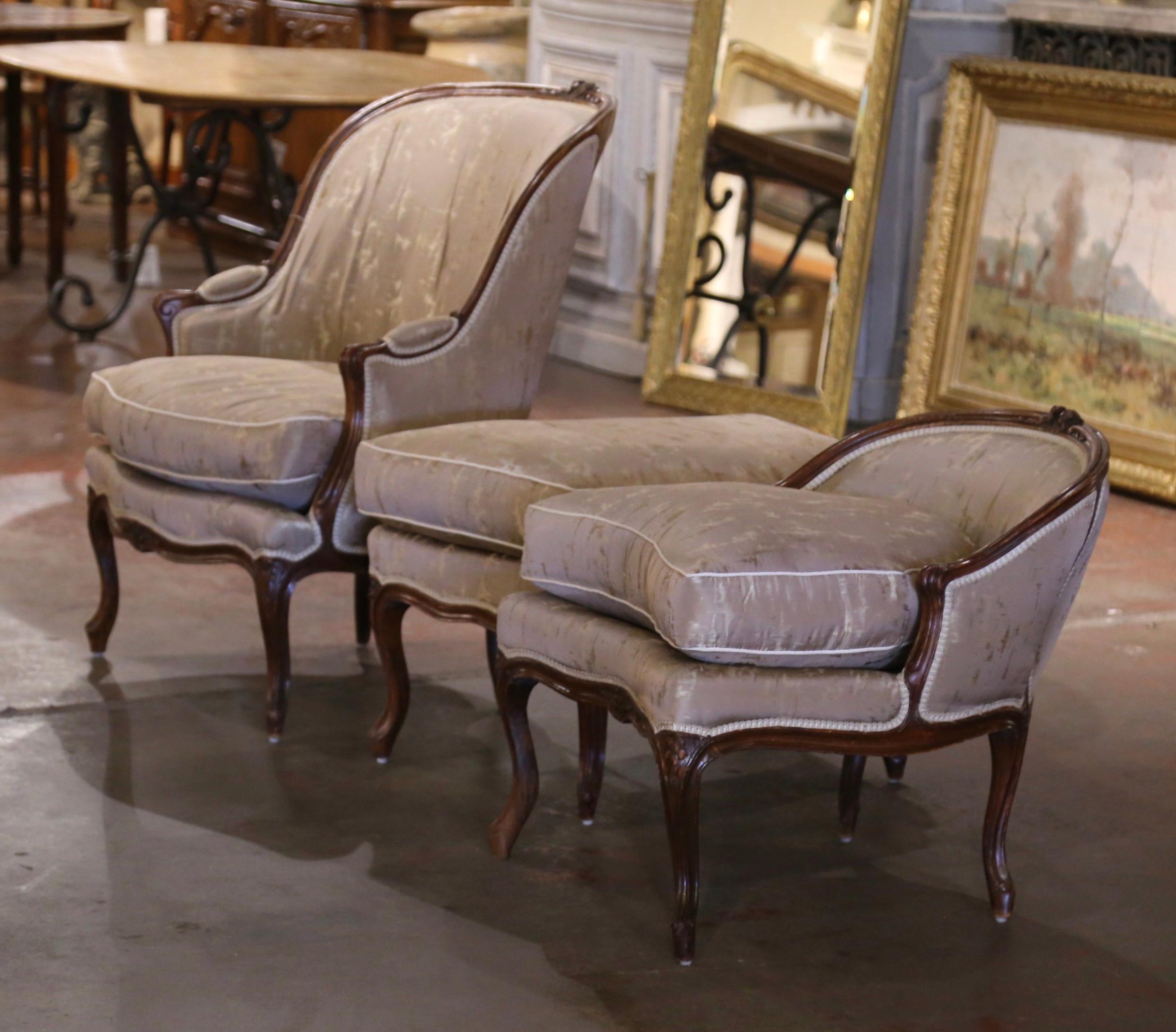 19th Century French Provencal Louis XV Carved Walnut Three-Piece Chaise Longue For Sale 1