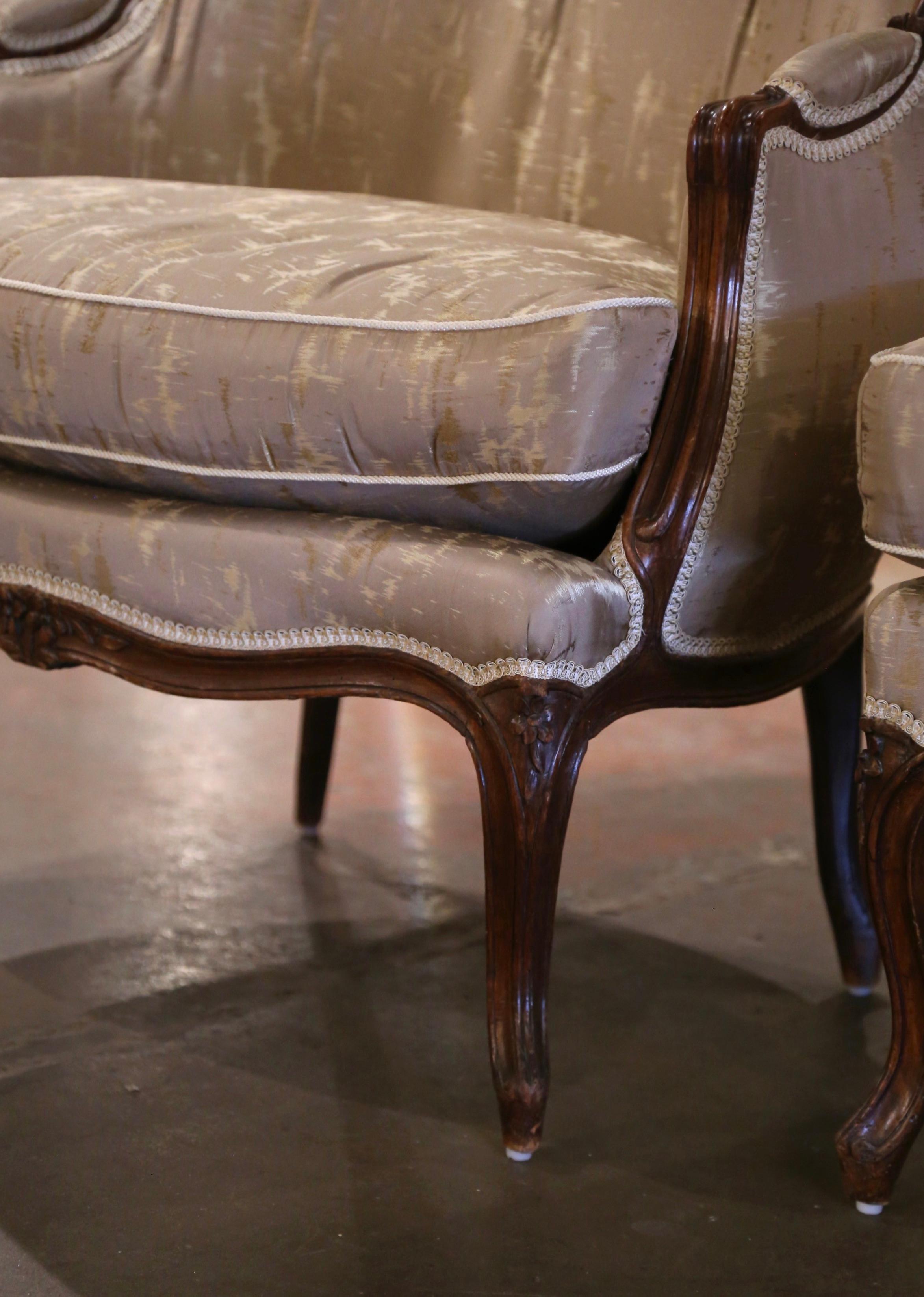 19th Century French Provencal Louis XV Carved Walnut Three-Piece Chaise Longue For Sale 3