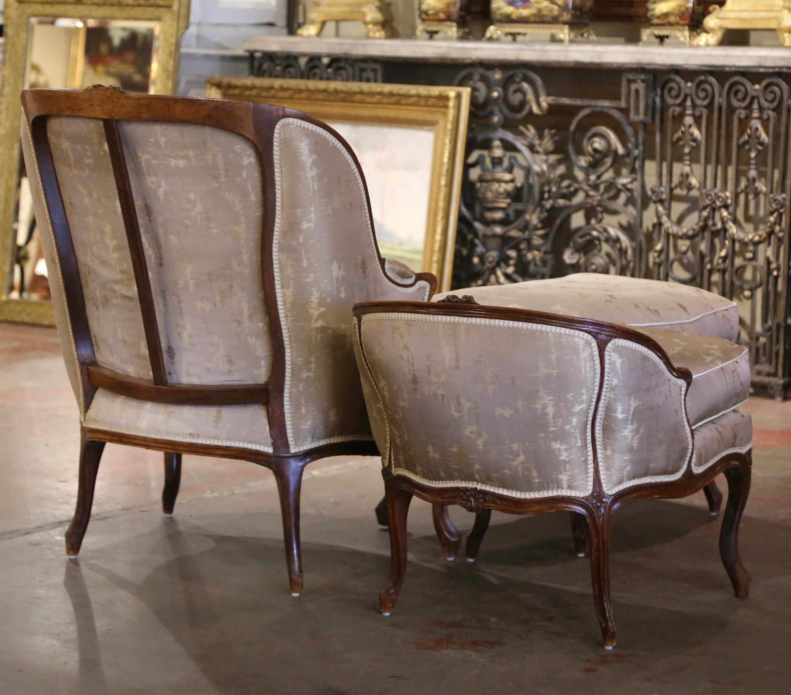 19th Century French Provencal Louis XV Carved Walnut Three-Piece Chaise Longue For Sale 4