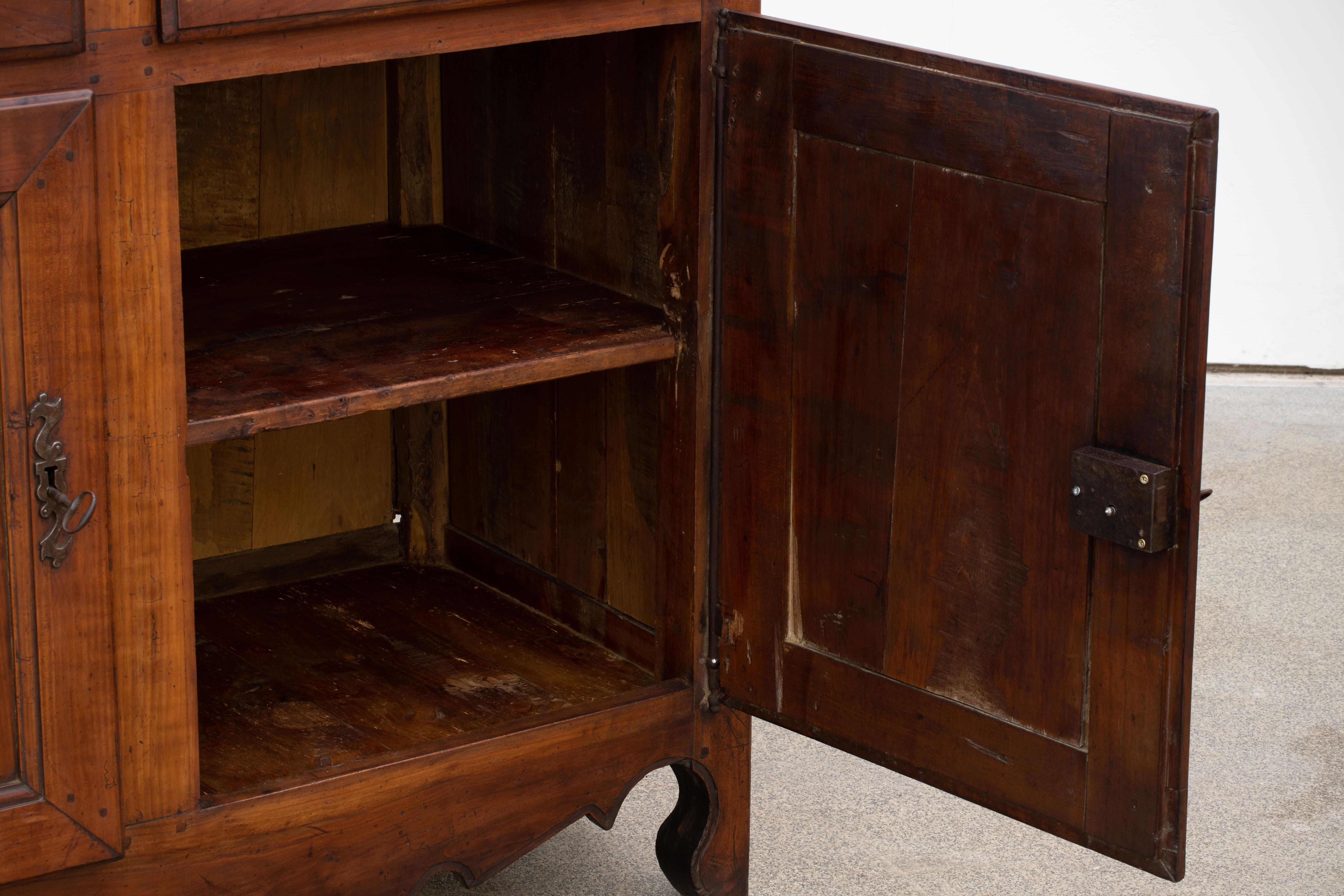 19th Century French Provencal Oak Buffet Cabinet For Sale 7
