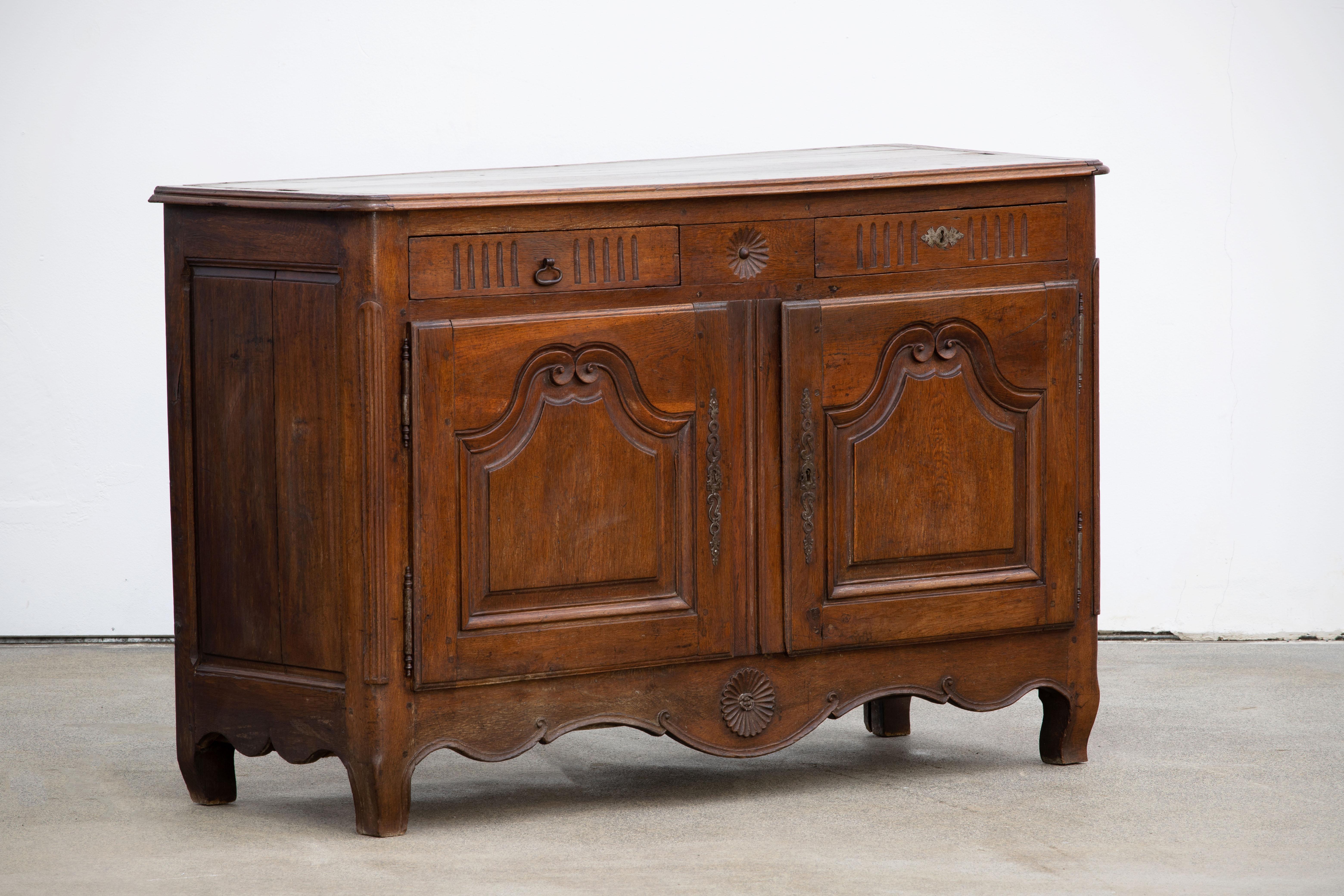 19th Century French Provencal Oak Buffet Cabinet For Sale 7