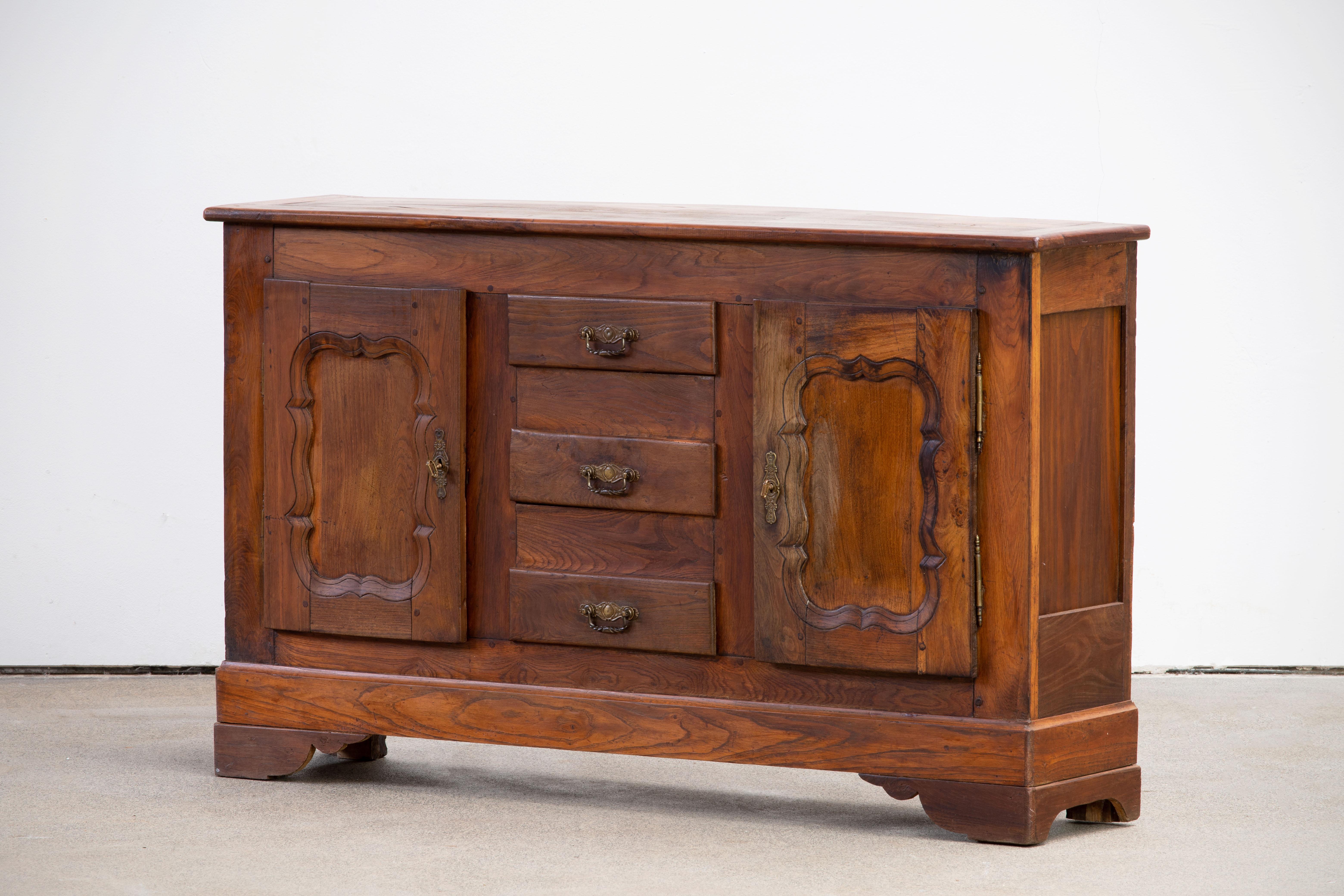 19th Century French Provencal Oak Buffet Cabinet For Sale 8