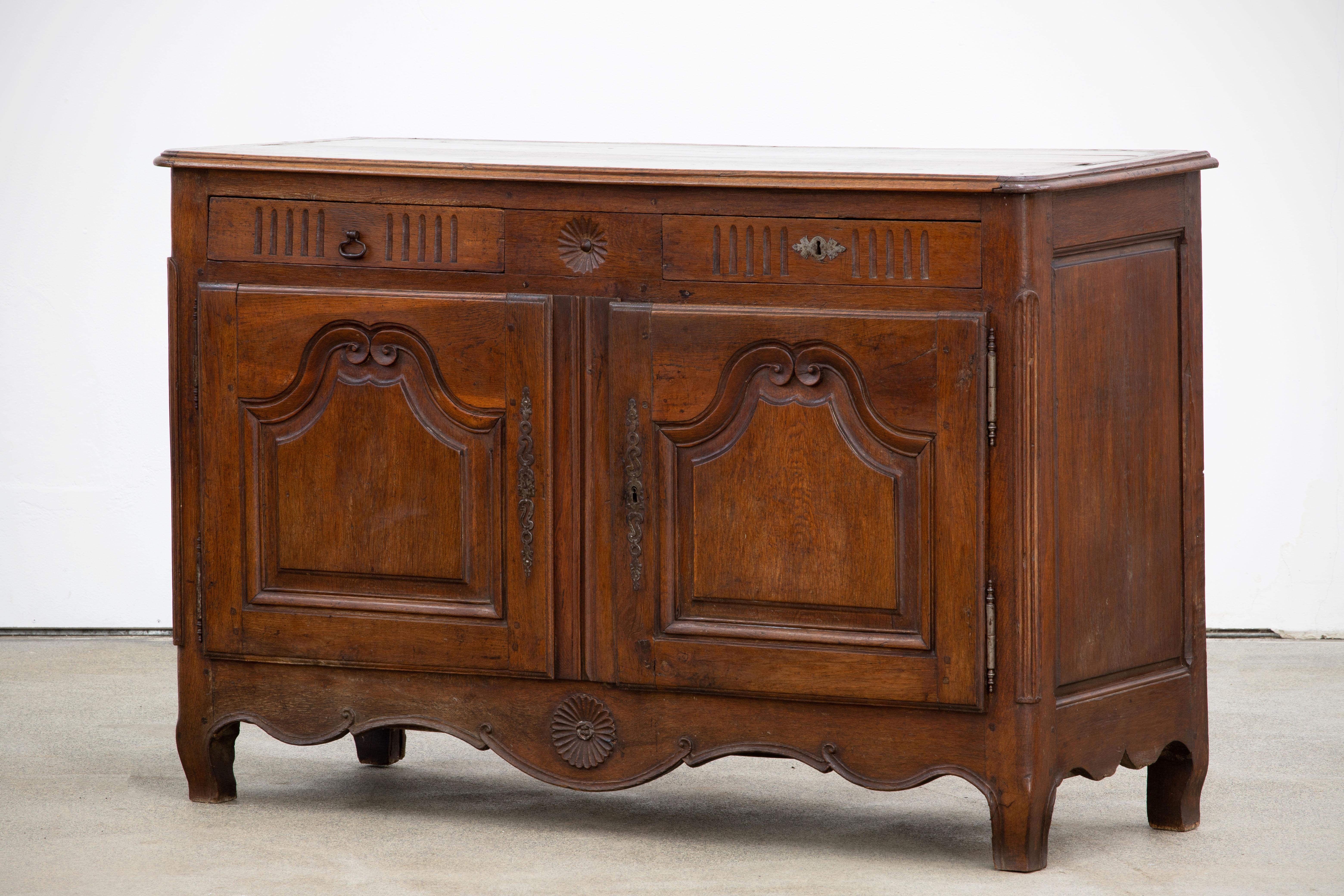 19th Century French Provencal Oak Buffet Cabinet For Sale 8