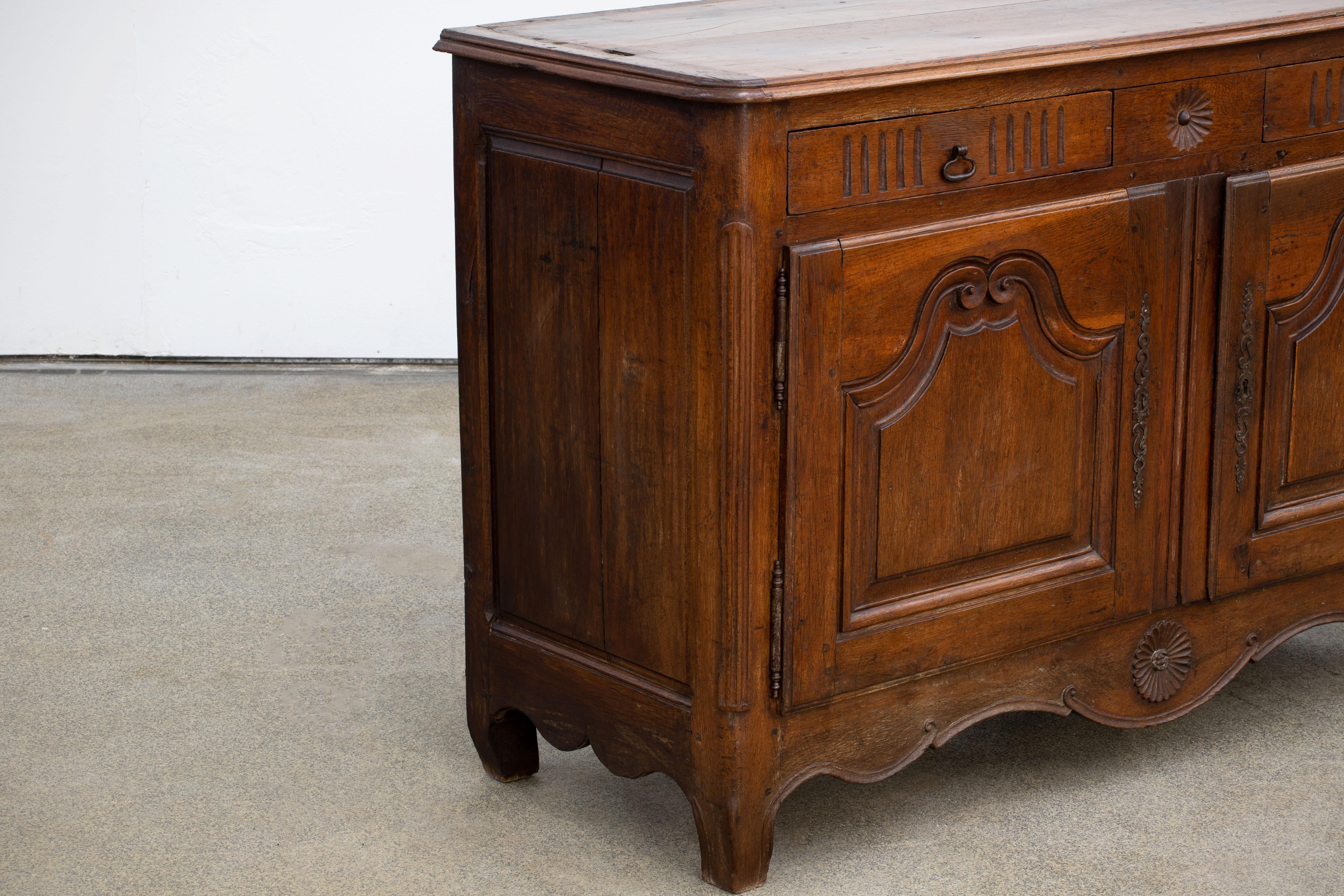 19th Century French Provencal Oak Buffet Cabinet For Sale 9