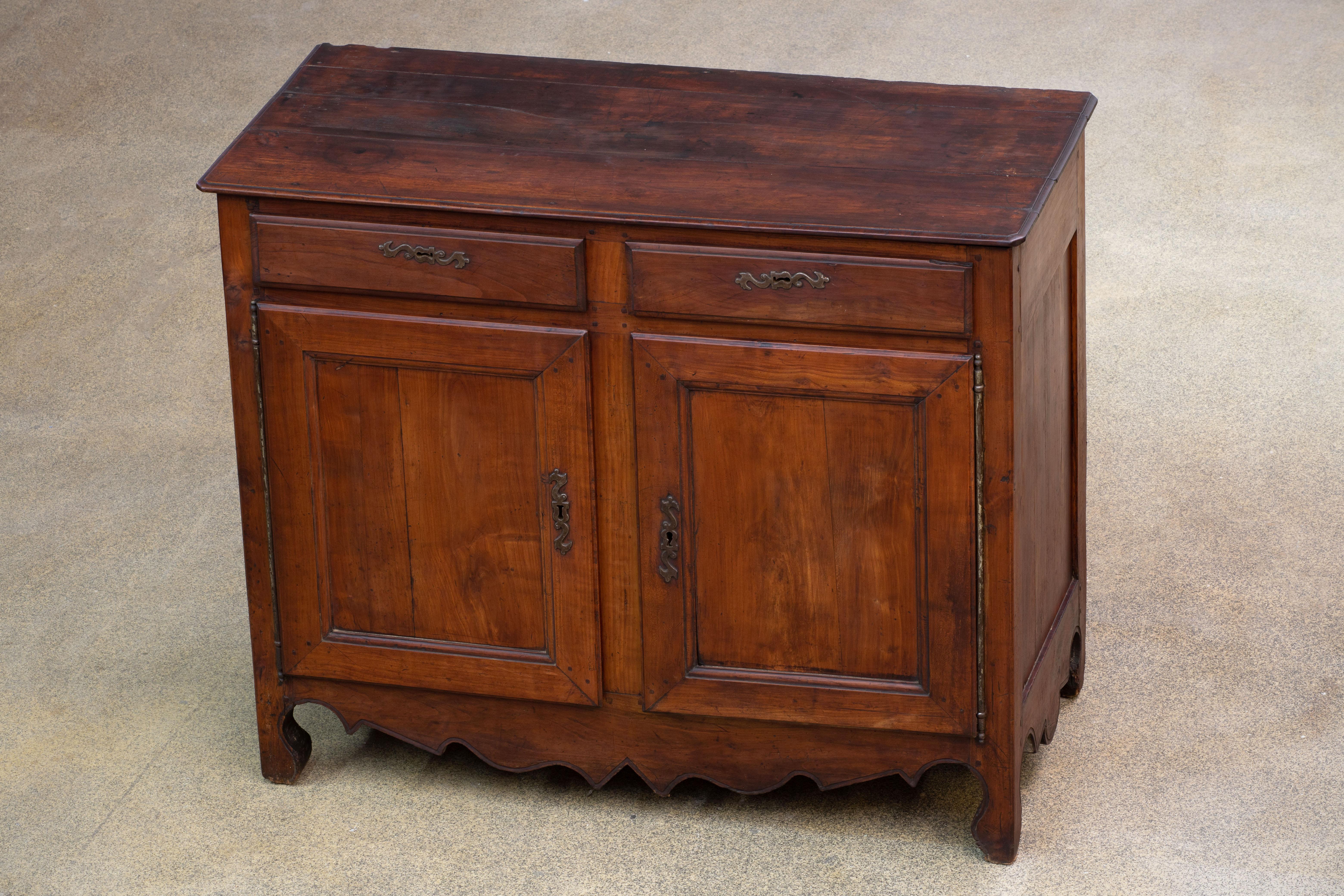 19th Century French Provencal Oak Buffet Cabinet For Sale 14