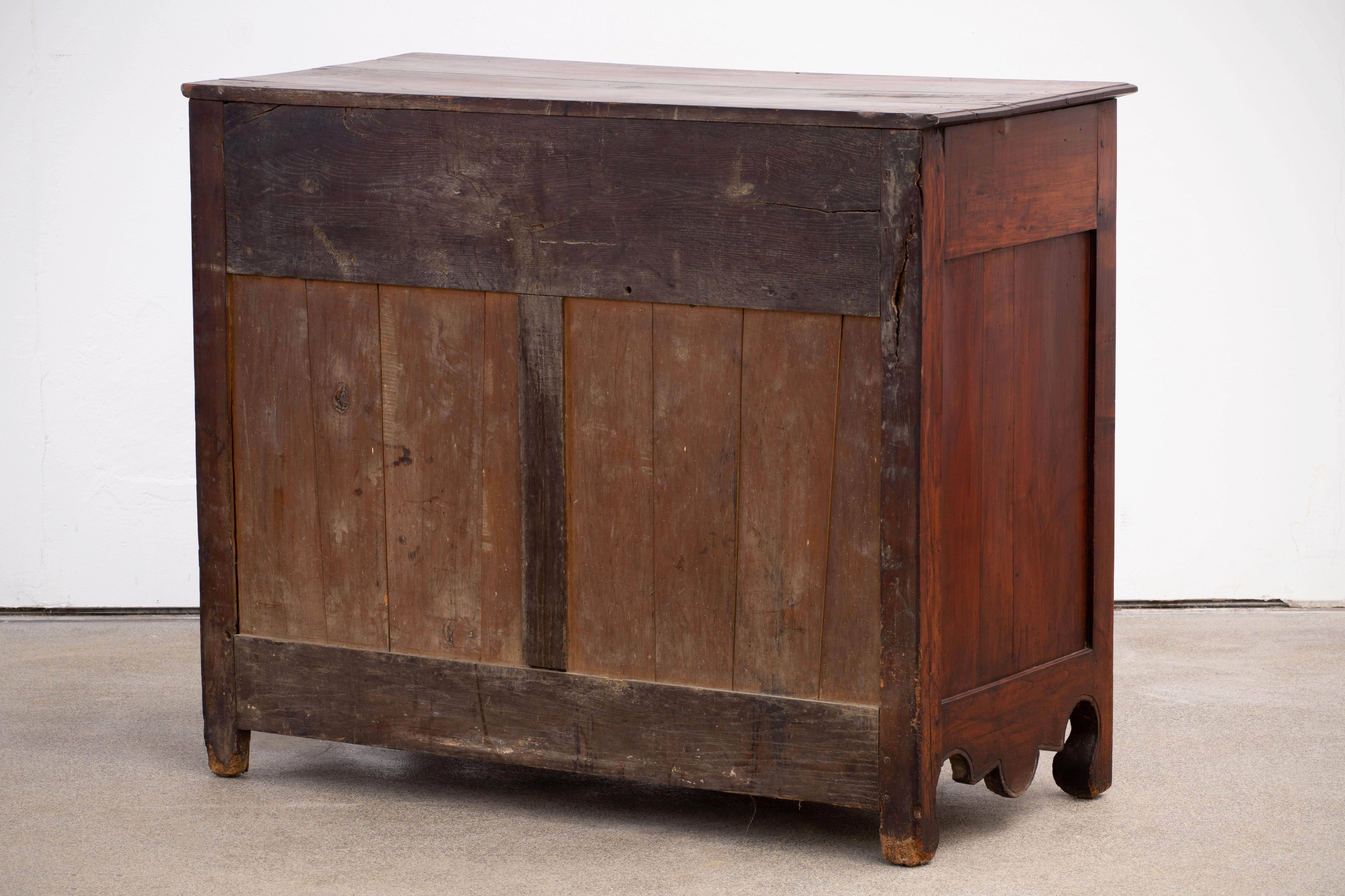 19th Century French Provencal Oak Buffet Cabinet For Sale 15