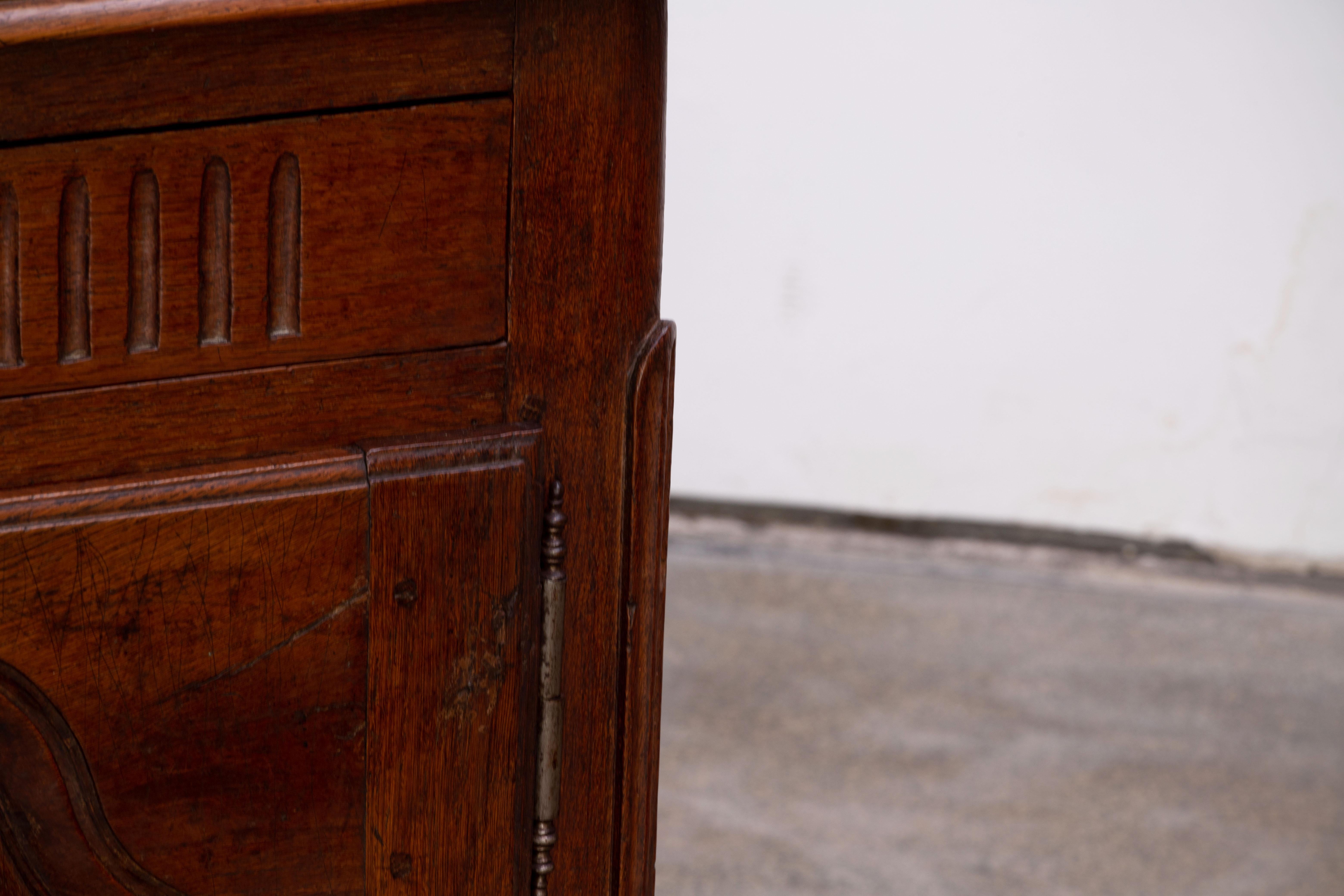 19th Century French Provencal Oak Buffet Cabinet For Sale 15