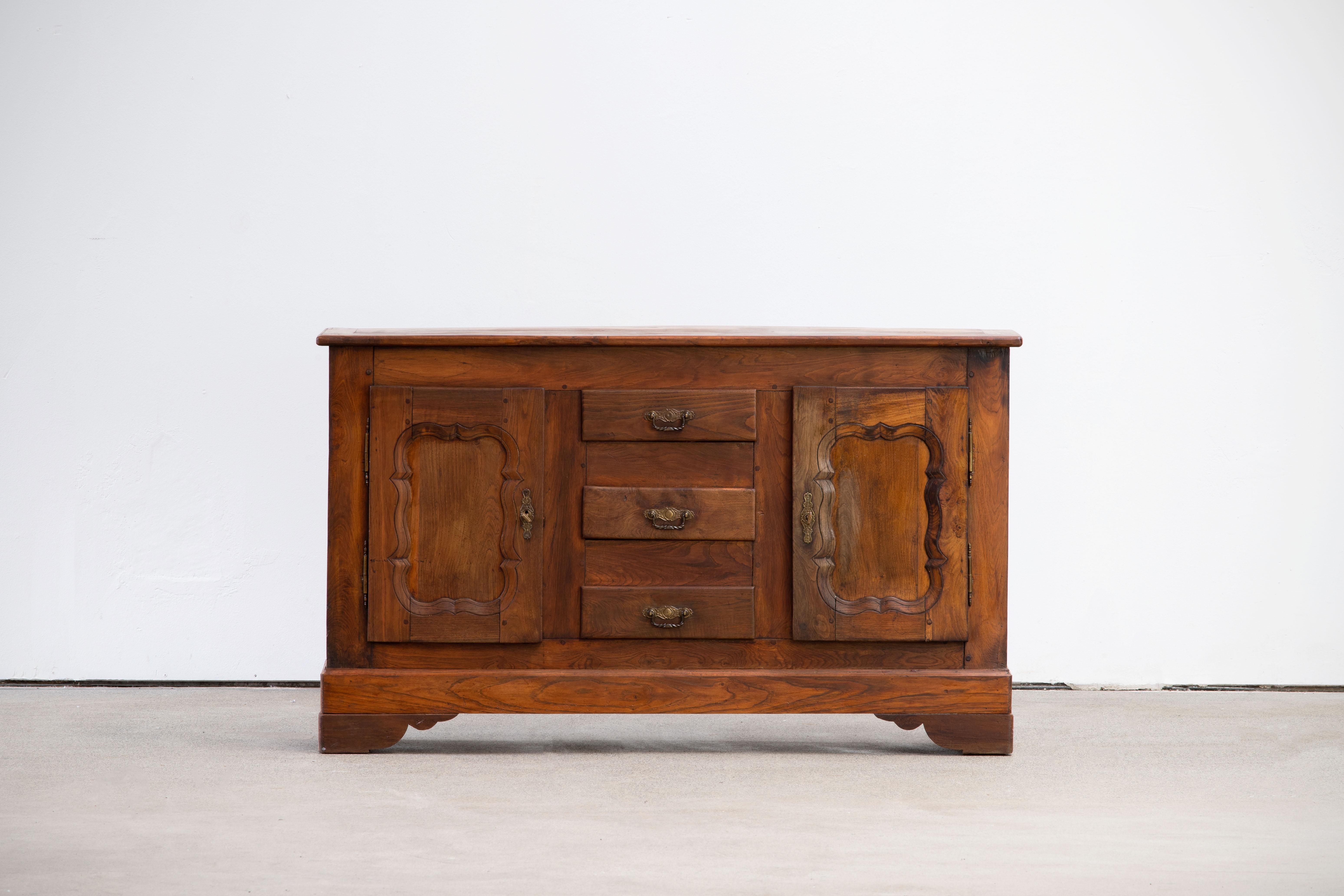 19th Century French Provencal Oak Buffet Cabinet For Sale 16