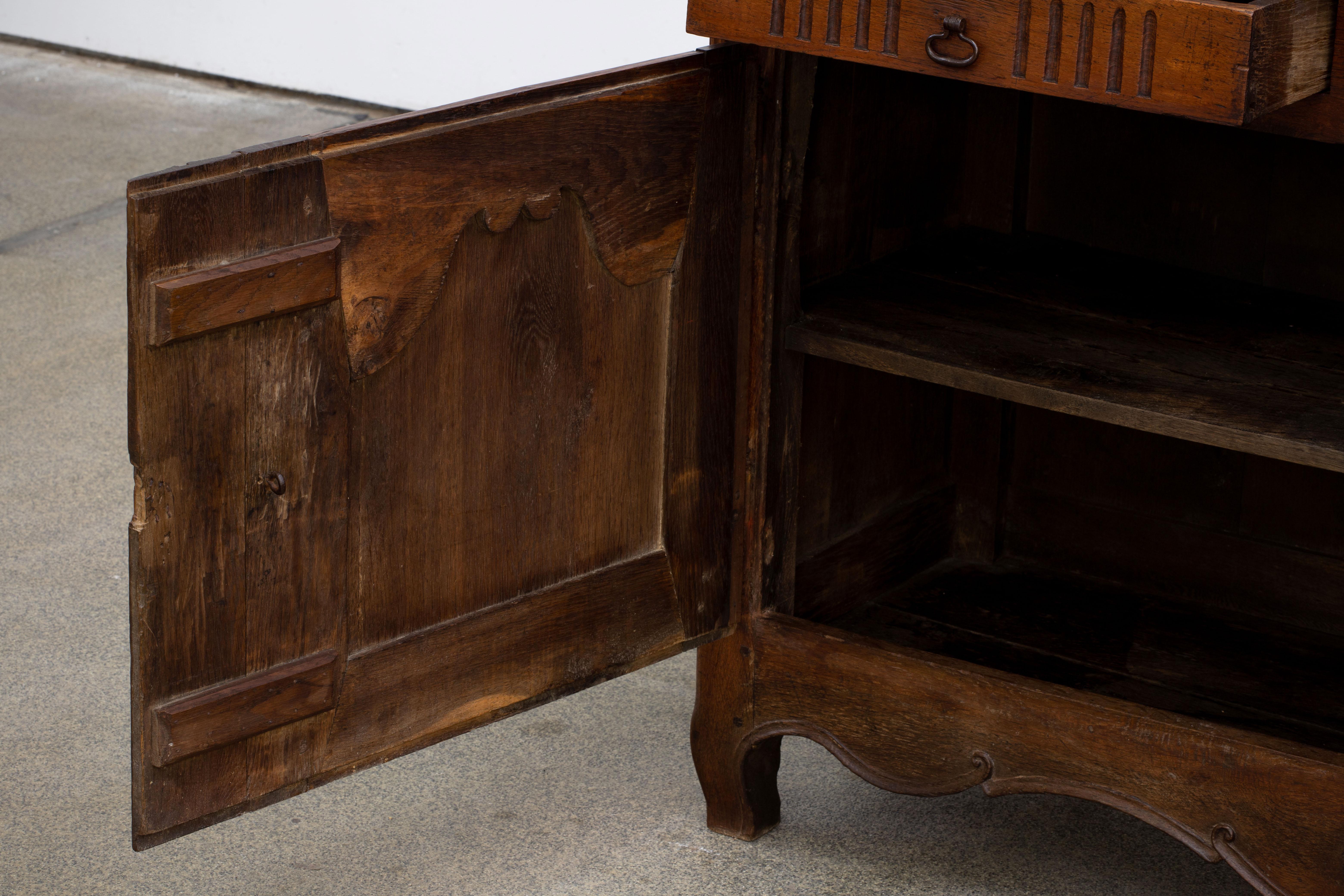 19th Century French Provencal Oak Buffet Cabinet In Good Condition For Sale In Wiesbaden, DE