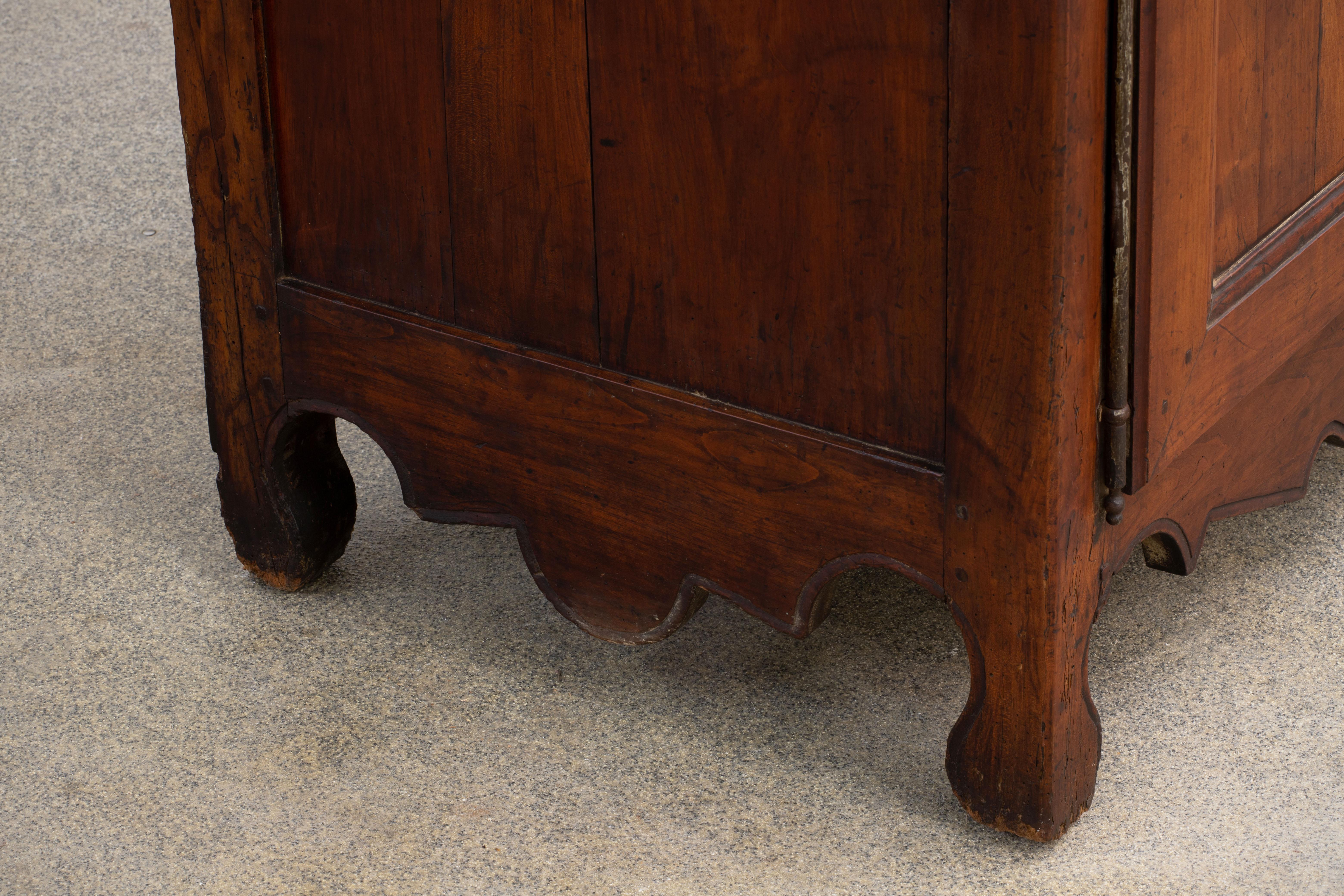 19th Century French Provencal Oak Buffet Cabinet For Sale 1